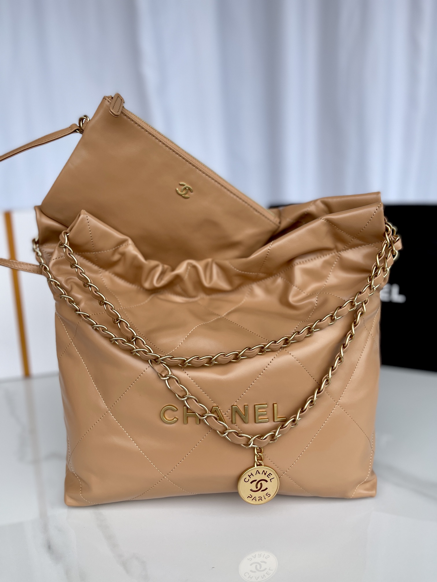Chanel型号:AS3260简介:原单质量经典之作华丽与气质的前沿是你意想不到的尊贵皮种:原单进口牛皮