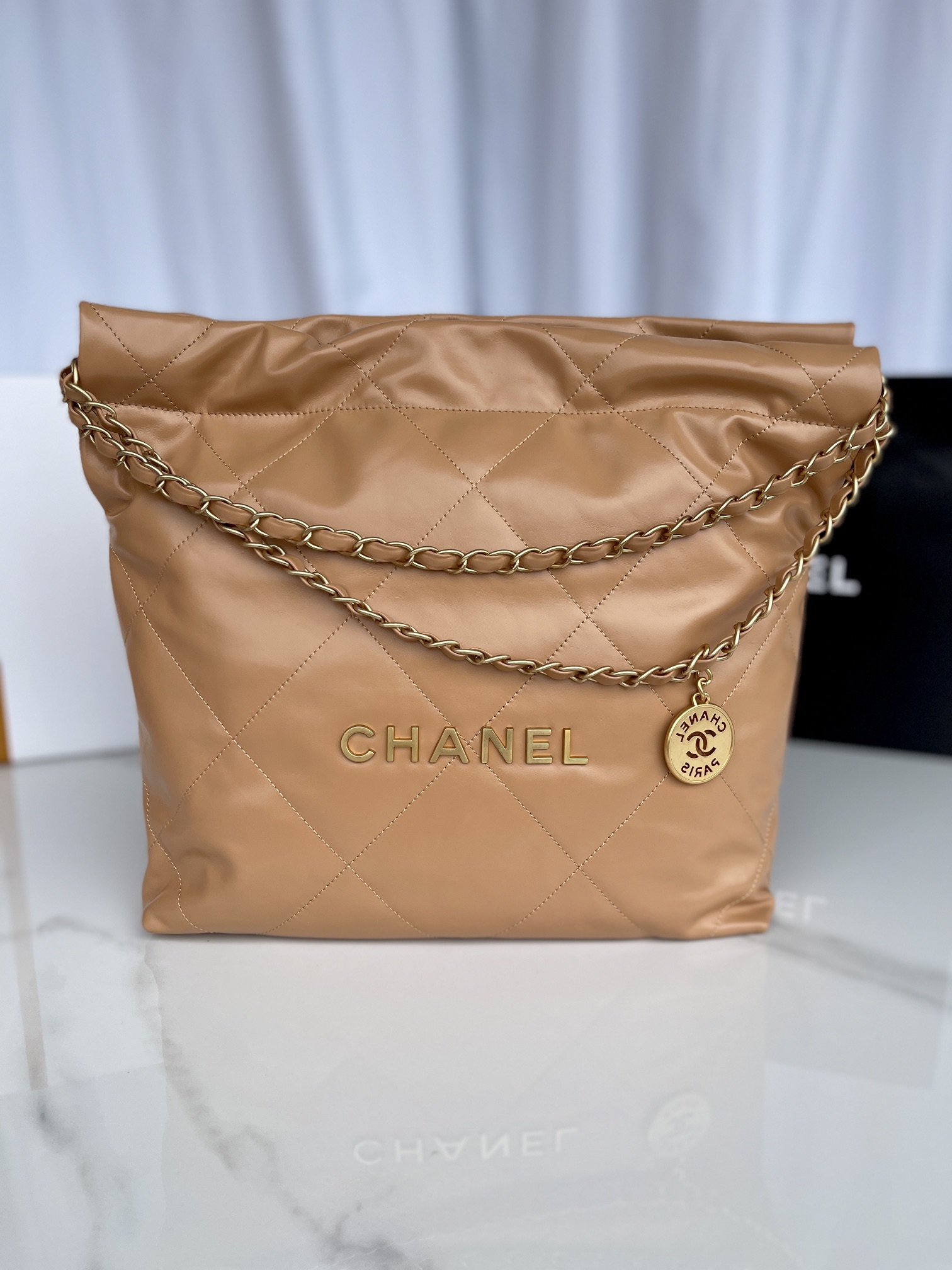 Chanel型号:AS3260简介:原单质量经典之作华丽与气质的前沿是你意想不到的尊贵皮种:原单进口牛皮