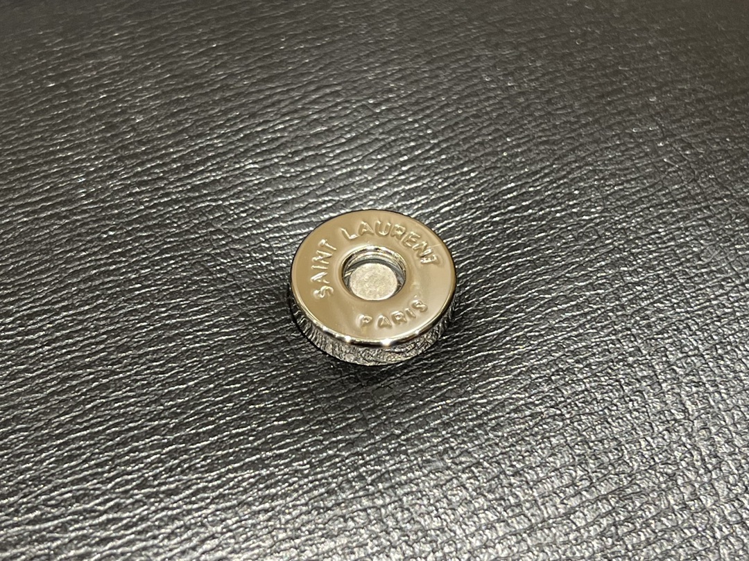 YSL 𝑺𝒖𝒏𝒔𝒆𝒕 𝑾𝒐𝒄 19CM 牙签纹日落包 533026黑色/银扣