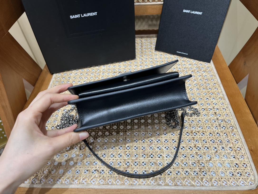 YSL 𝑺𝒖𝒏𝒔𝒆𝒕 𝑾𝒐𝒄 19CM 牙签纹日落包 533026黑色/银扣
