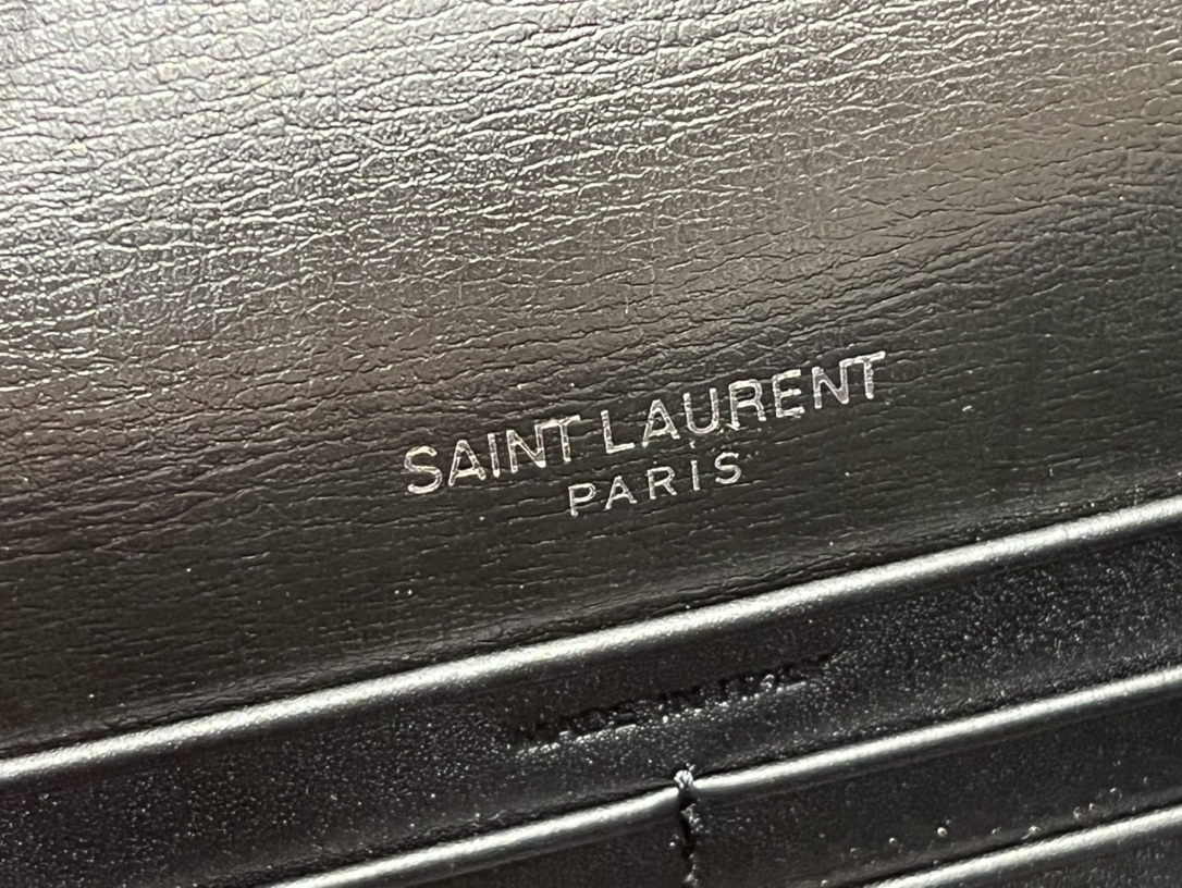 YSL 𝑺𝒖𝒏𝒔𝒆𝒕 𝑾𝒐𝒄 19CM 牙签纹日落包 533026黑色/银扣