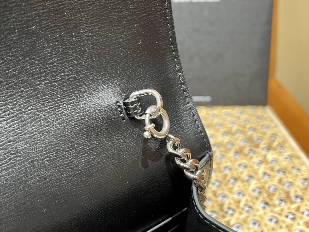 YSL 𝑺𝒖𝒏𝒔𝒆𝒕 𝑾𝒐𝒄 19CM 牙签纹日落包 533026黑色/银扣