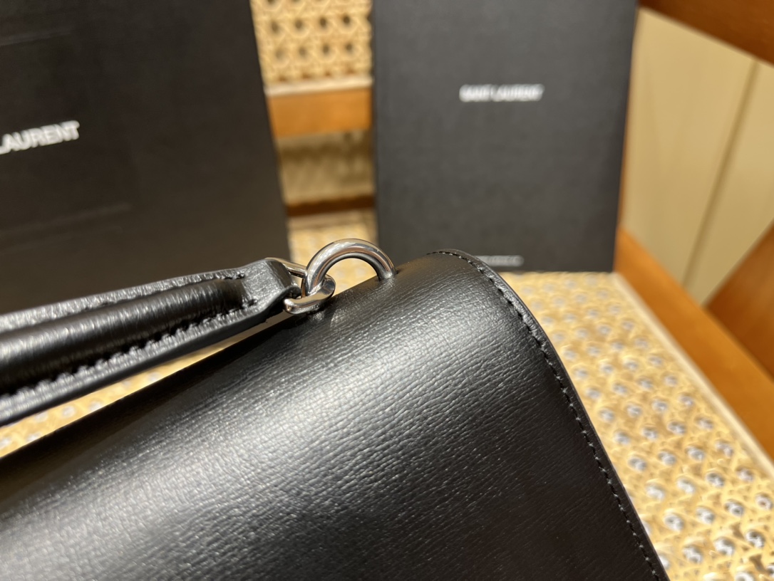 YSL 𝑺𝒖𝒏𝒔𝒆𝒕 𝑾𝒐𝒄 19CM 牙签纹日落包 533026黑色/银扣