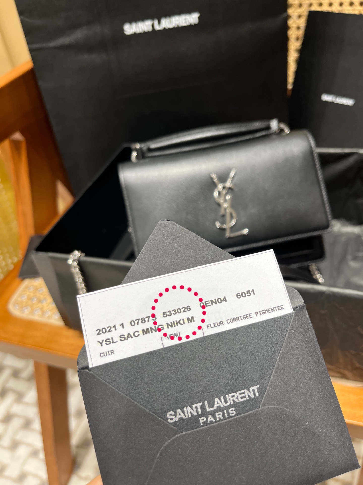 YSL 𝑺𝒖𝒏𝒔𝒆𝒕 𝑾𝒐𝒄 19CM 牙签纹日落包 533026黑色/银扣