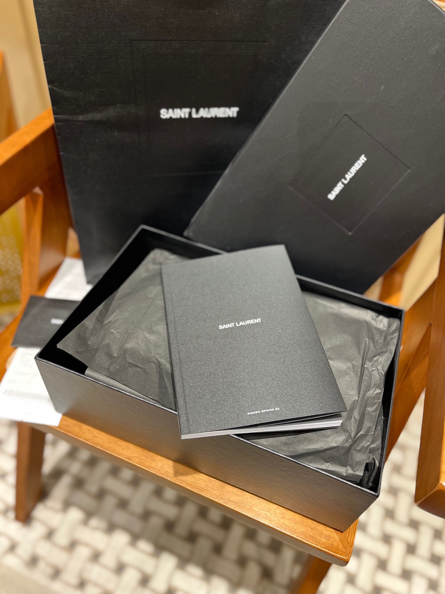 YSL 𝑺𝒖𝒏𝒔𝒆𝒕 𝑾𝒐𝒄 19CM 牙签纹日落包 533026黑色/银扣