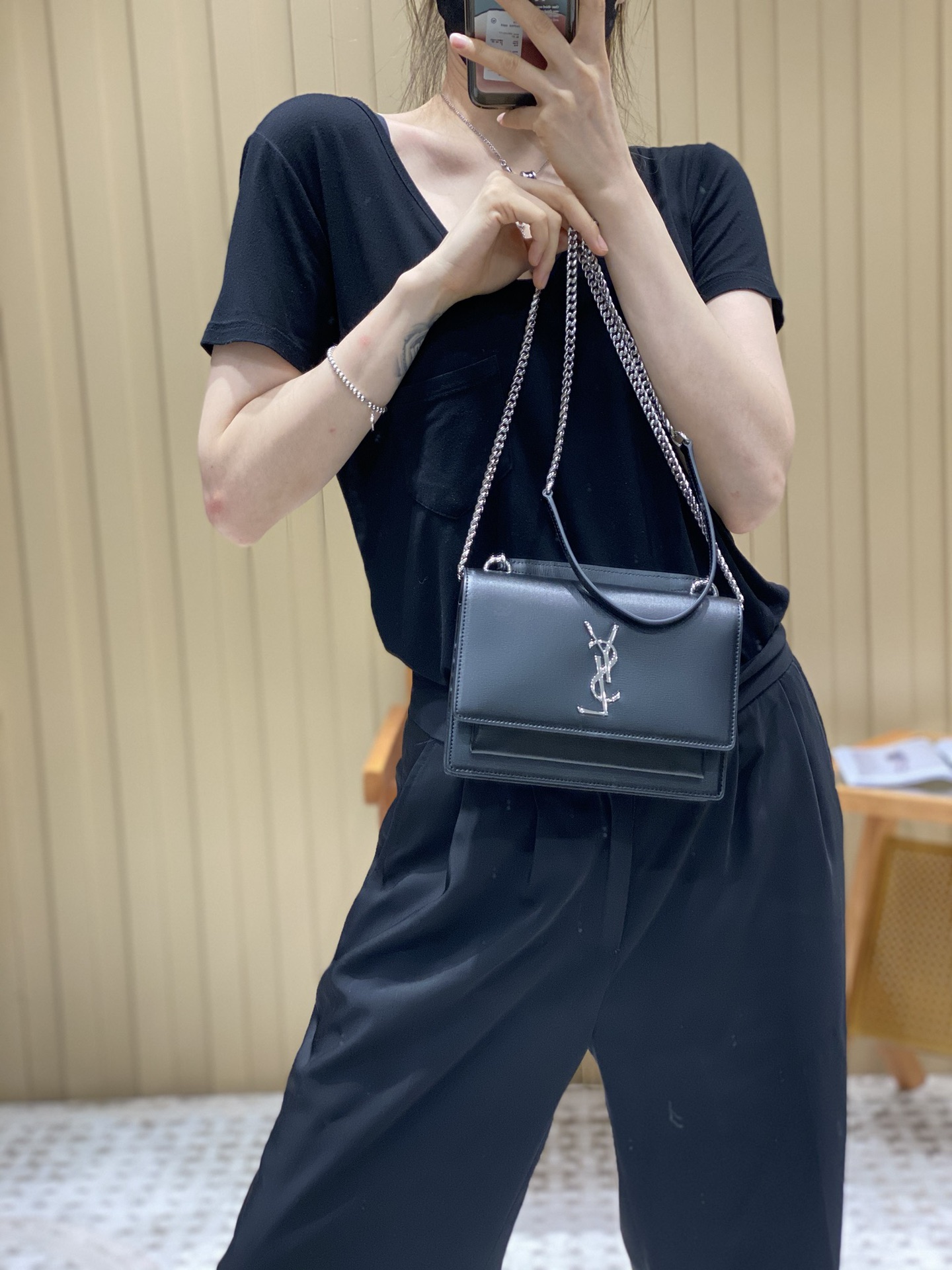 YSL 𝑺𝒖𝒏𝒔𝒆𝒕 𝑾𝒐𝒄 19CM 牙签纹日落包 533026黑色/银扣