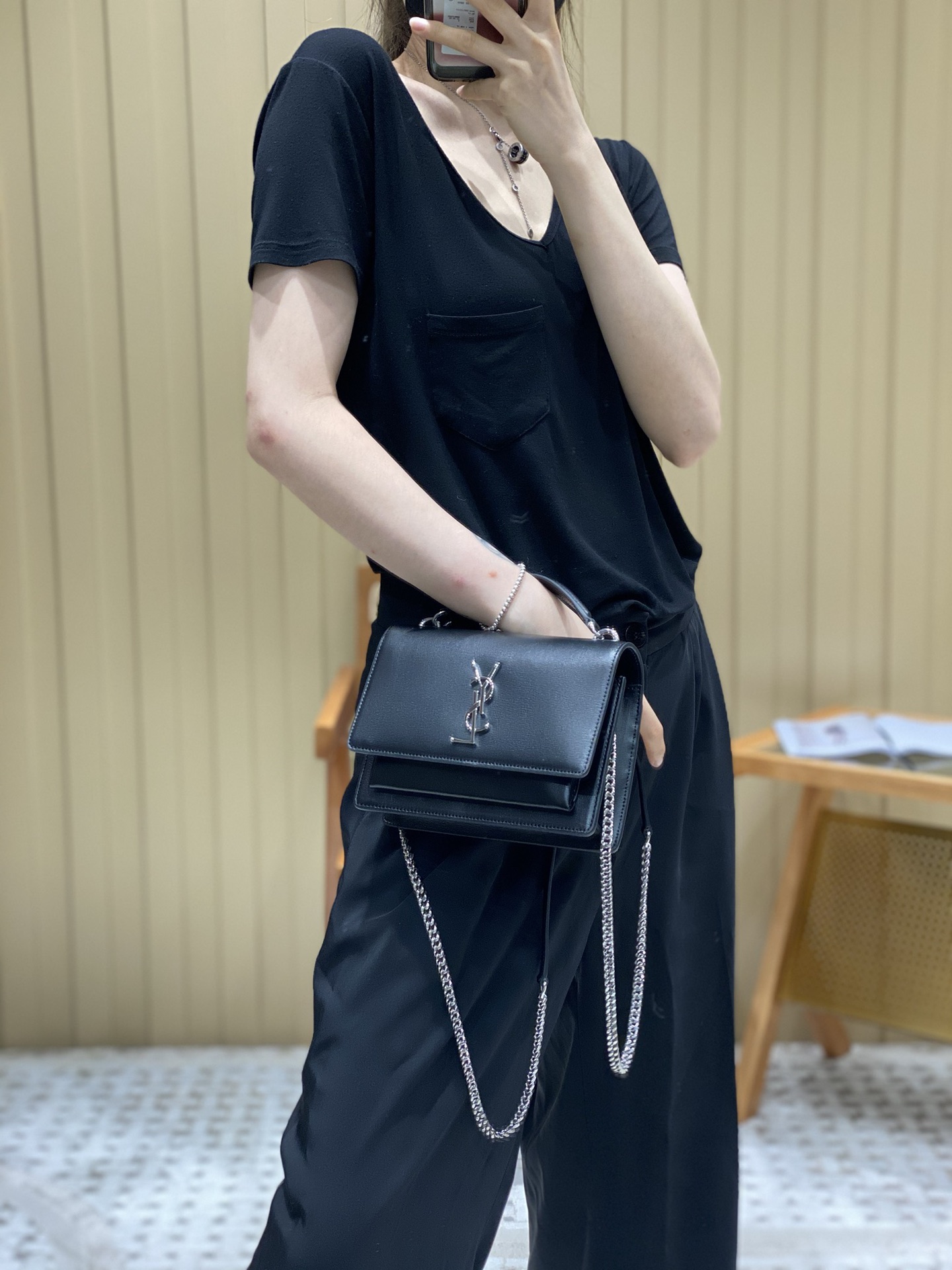 YSL 𝑺𝒖𝒏𝒔𝒆𝒕 𝑾𝒐𝒄 19CM 牙签纹日落包 533026黑色/银扣