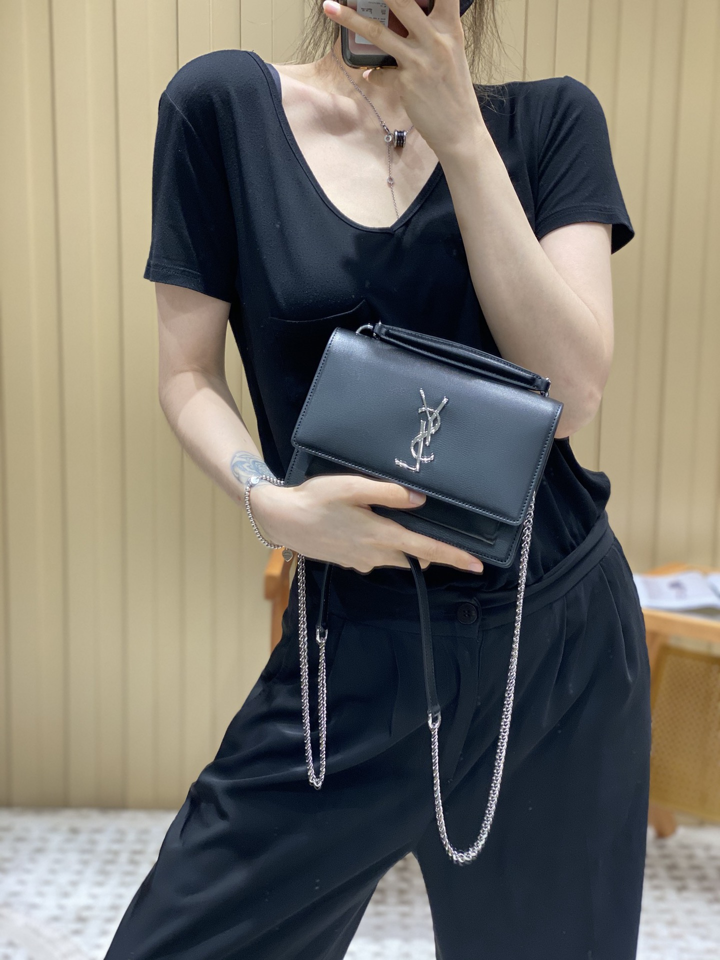 YSL 𝑺𝒖𝒏𝒔𝒆𝒕 𝑾𝒐𝒄 19CM 牙签纹日落包 533026黑色/银扣