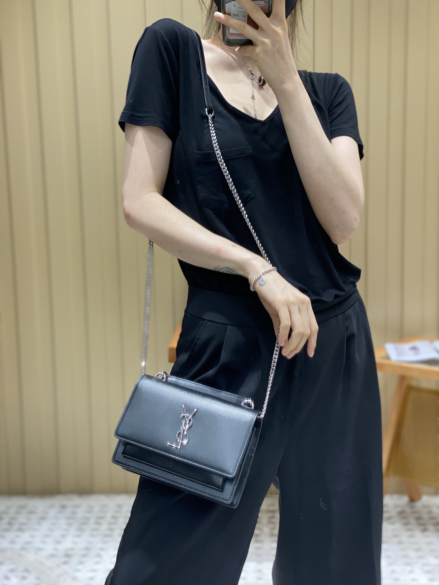 YSL 𝑺𝒖𝒏𝒔𝒆𝒕 𝑾𝒐𝒄 19CM 牙签纹日落包 533026黑色/银扣