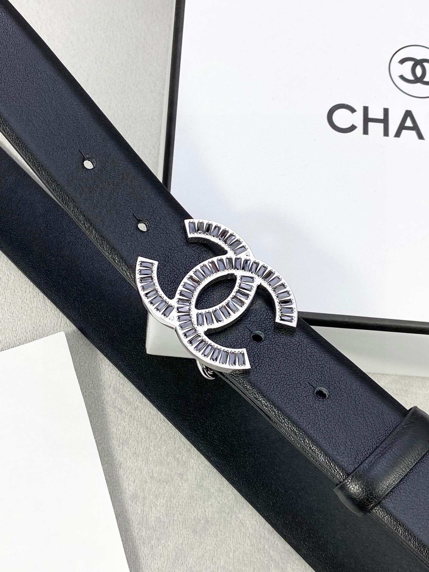 Chanel レディース腰ベルト 小牛皮製 シルバー金属鋼扣付き