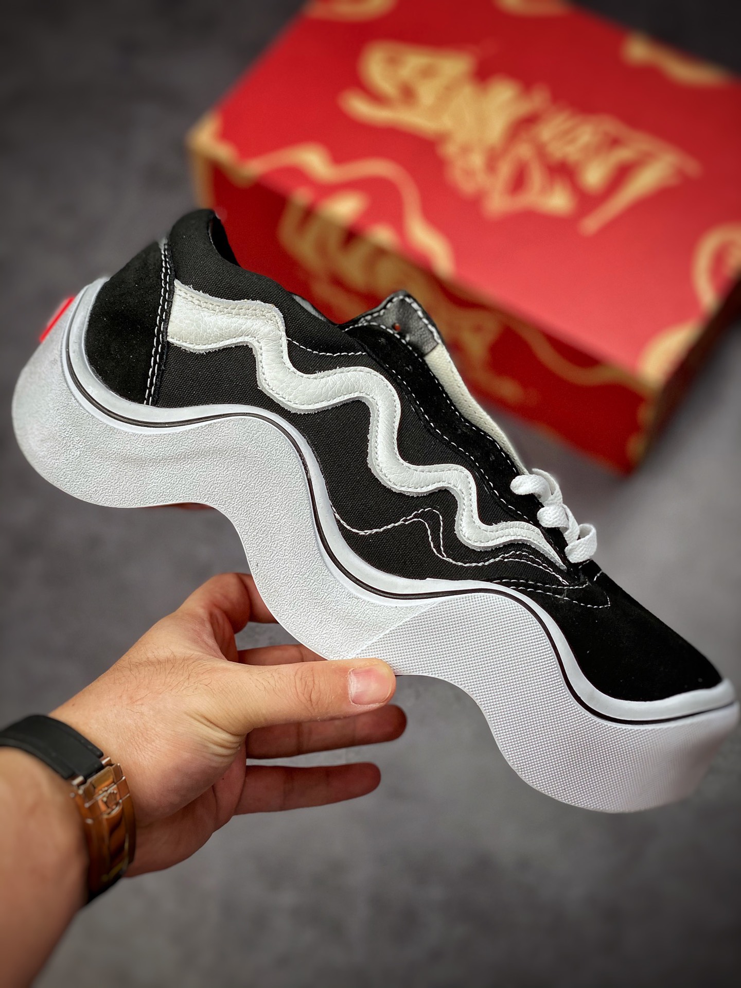 240   Tyga(虎娃) x MSCHF”Wavy Baby”Sneakers Low 黑白波浪宝宝