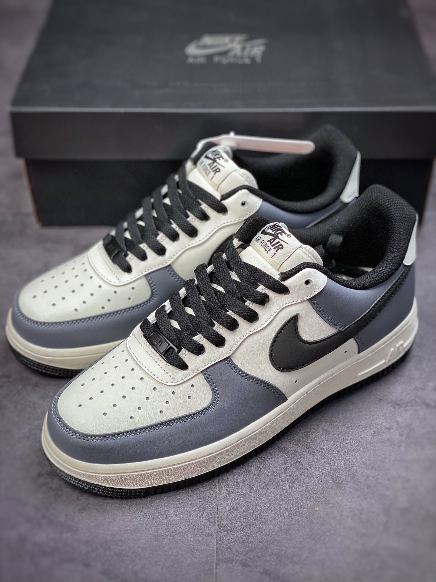 220 Nike Air Force 1 Low 07 米白炭黑灰DD3063-608