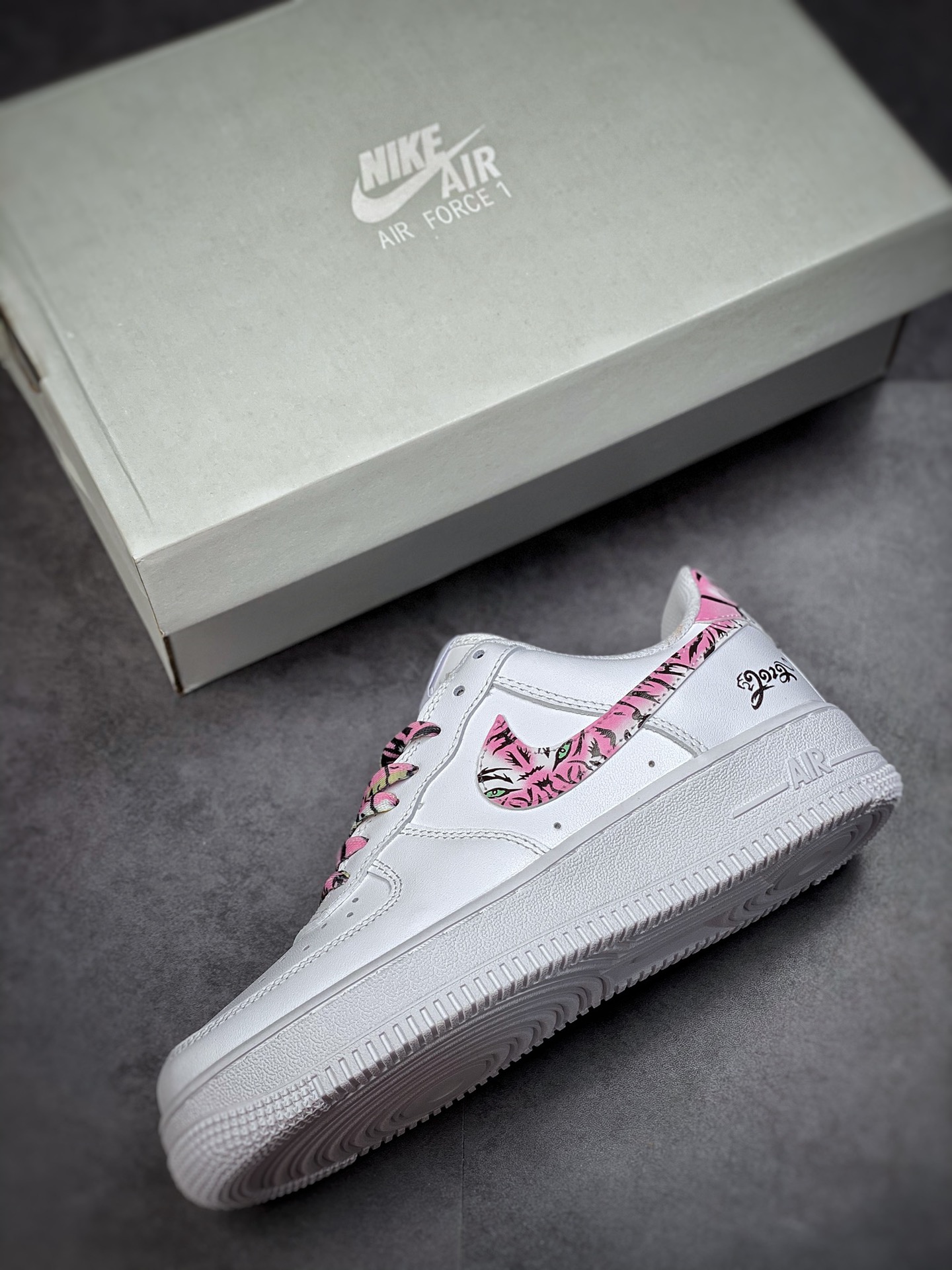 200 Nike Air Force 1 Low 07 白粉虎纹 CZ0270-105