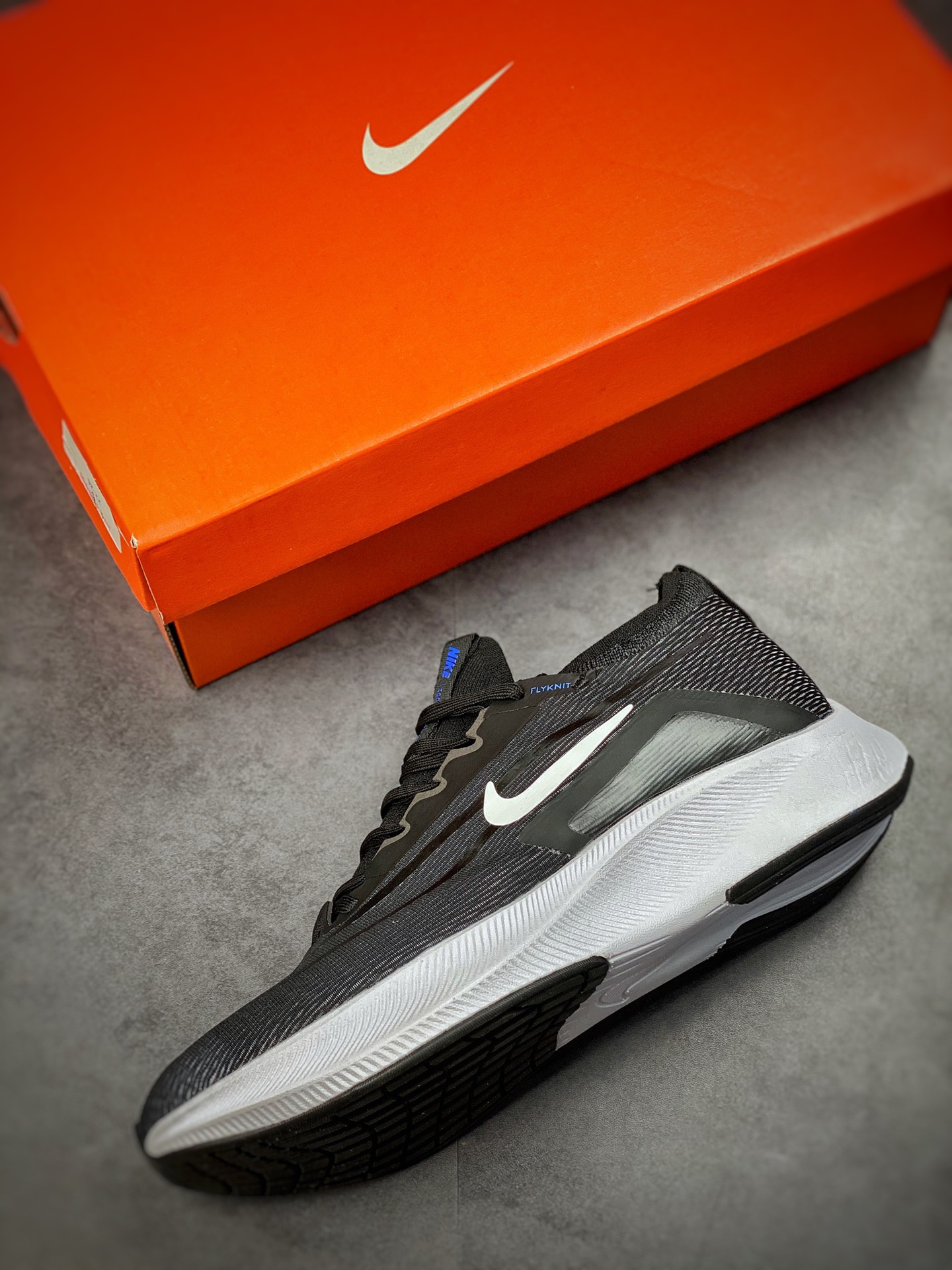 260  Nike Zoom Fly 4 耐克男子超弹碳板跑步鞋 鞋款搭载CT2392-001
