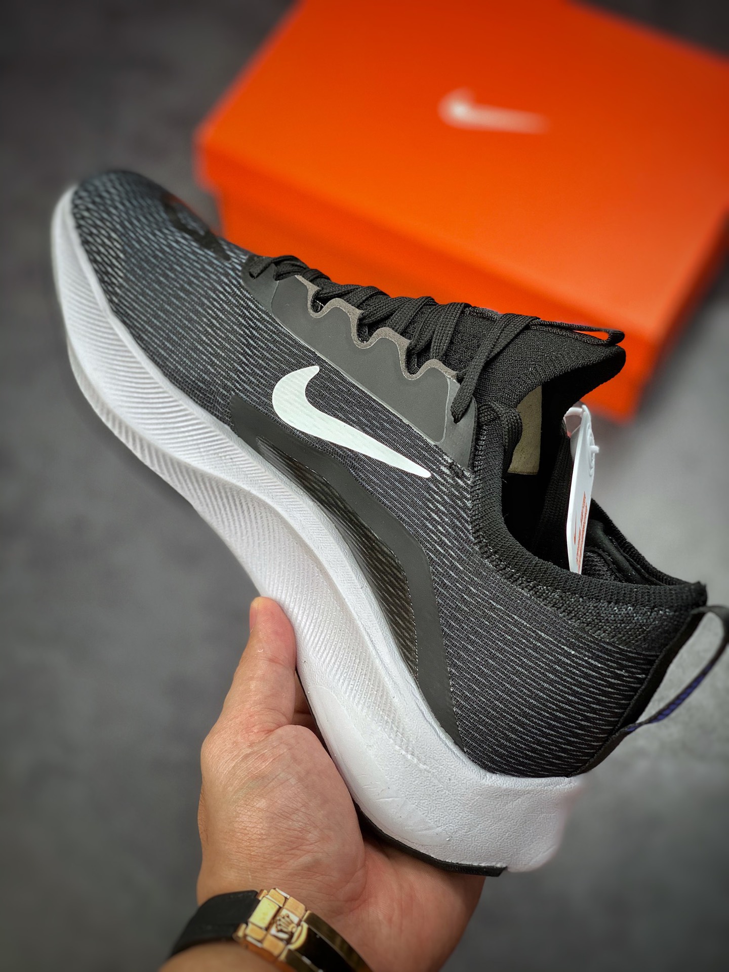 260  Nike Zoom Fly 4 耐克男子超弹碳板跑步鞋 鞋款搭载CT2392-001