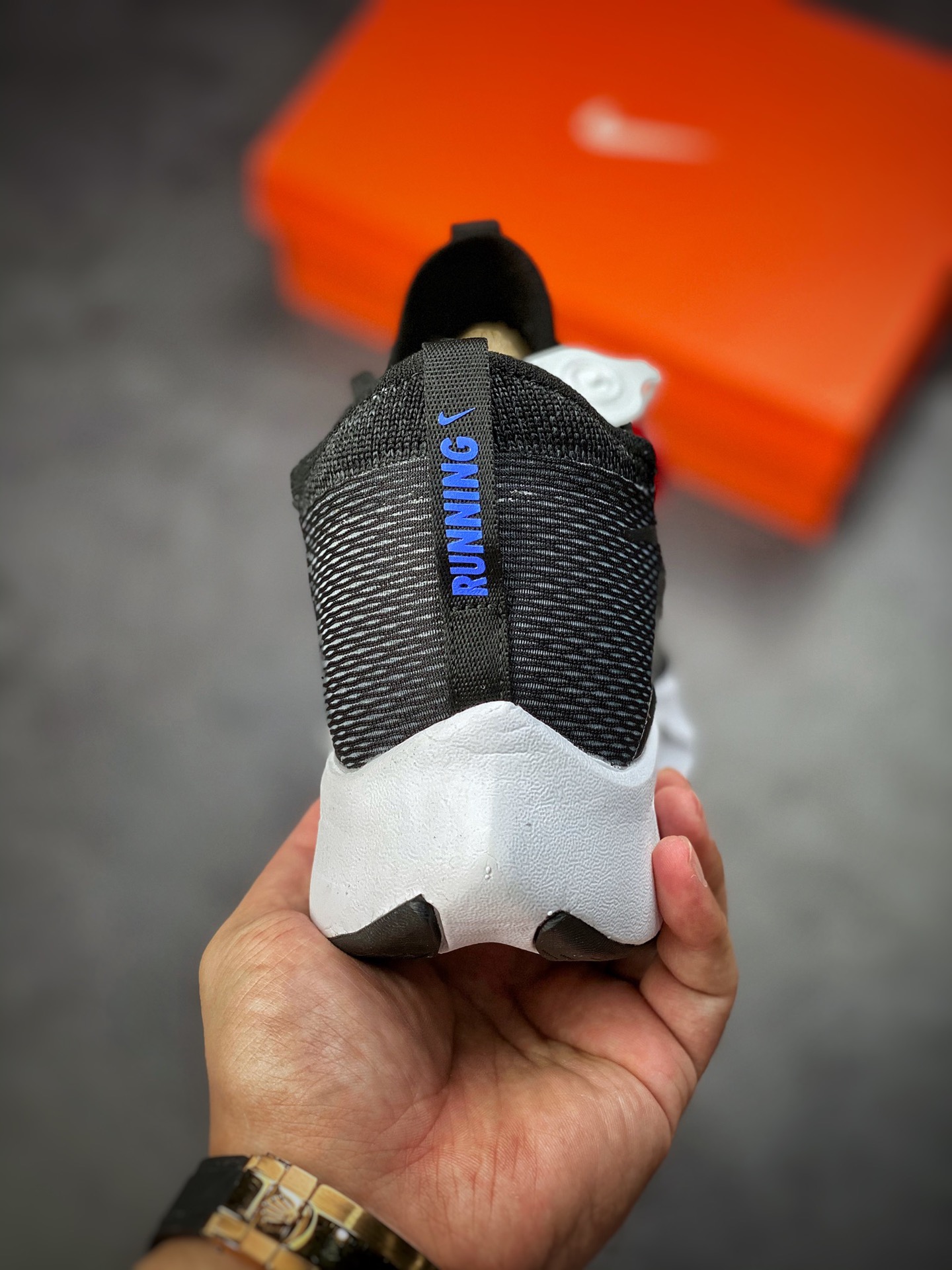 260  Nike Zoom Fly 4 耐克男子超弹碳板跑步鞋 鞋款搭载CT2392-001