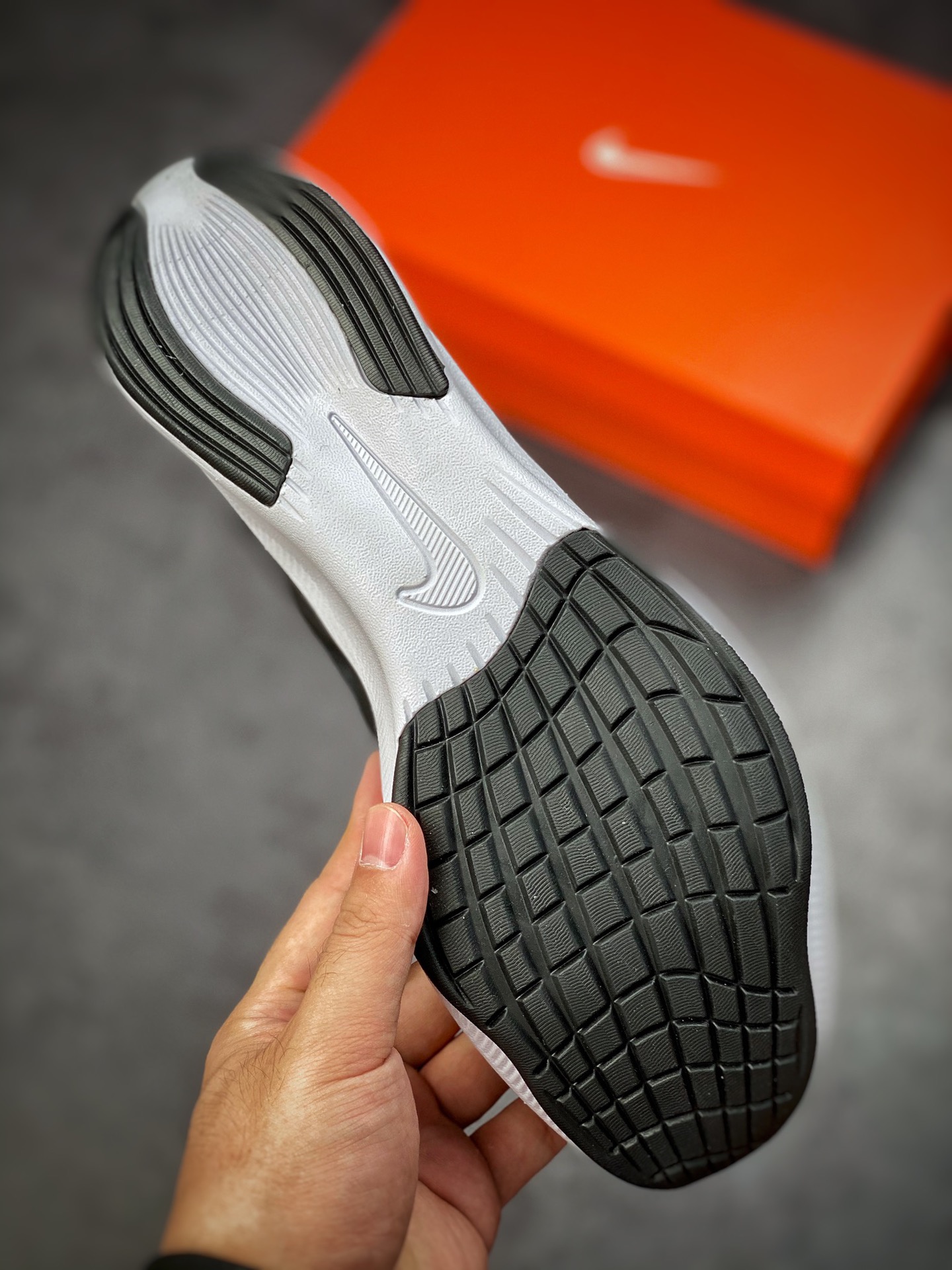 260  Nike Zoom Fly 4 耐克男子超弹碳板跑步鞋 鞋款搭载CT2392-001