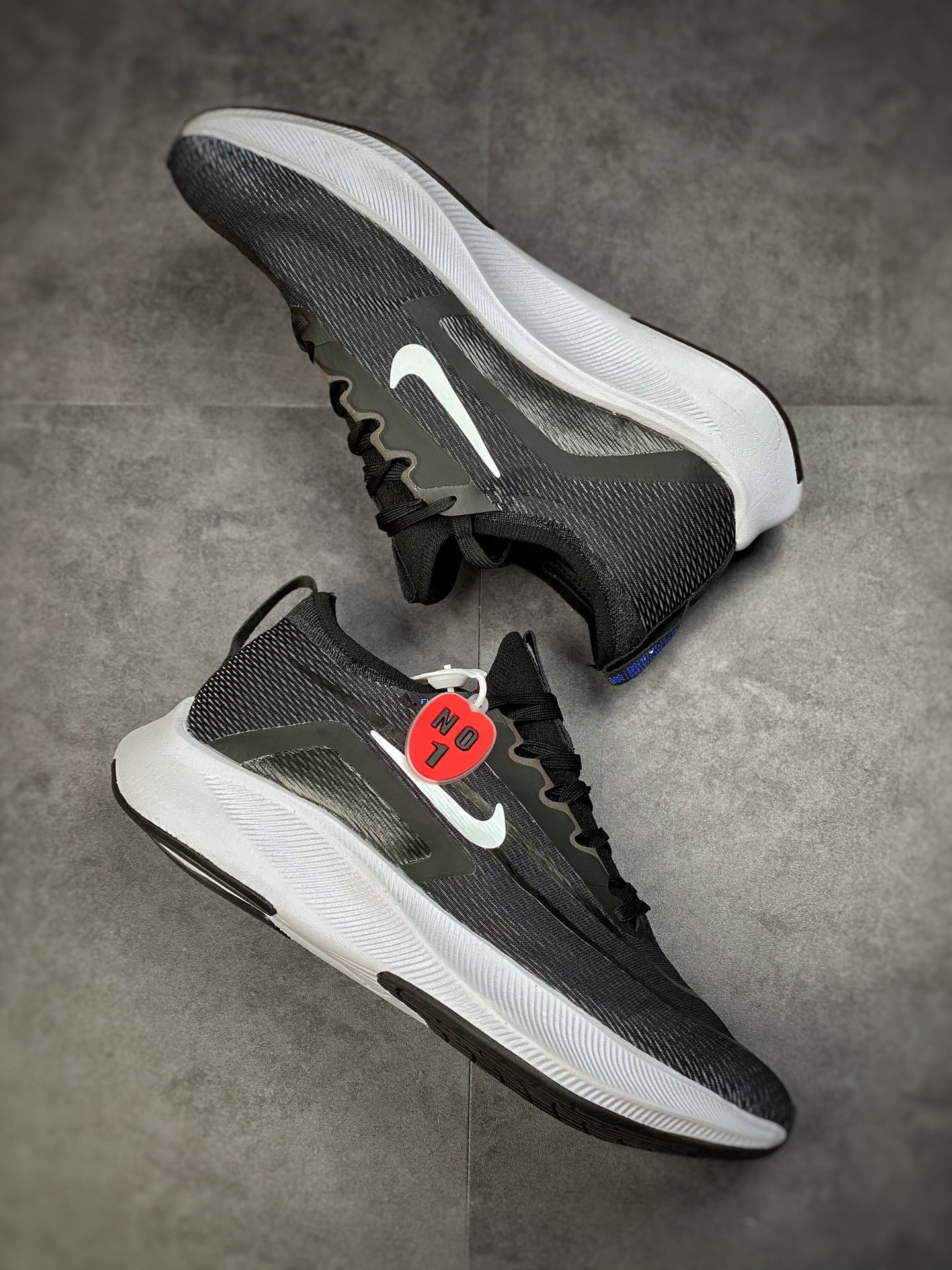 260  Nike Zoom Fly 4 耐克男子超弹碳板跑步鞋 鞋款搭载CT2392-001