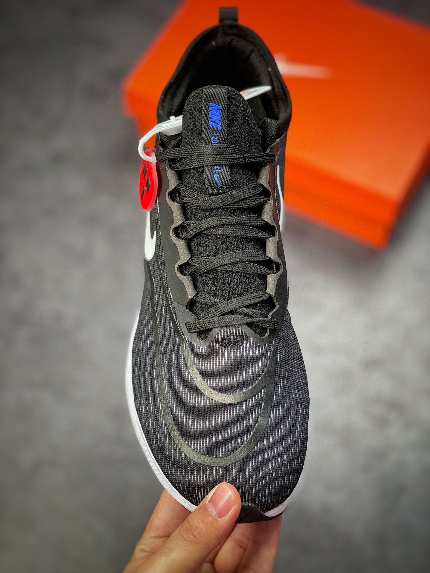 260  Nike Zoom Fly 4 耐克男子超弹碳板跑步鞋 鞋款搭载CT2392-001