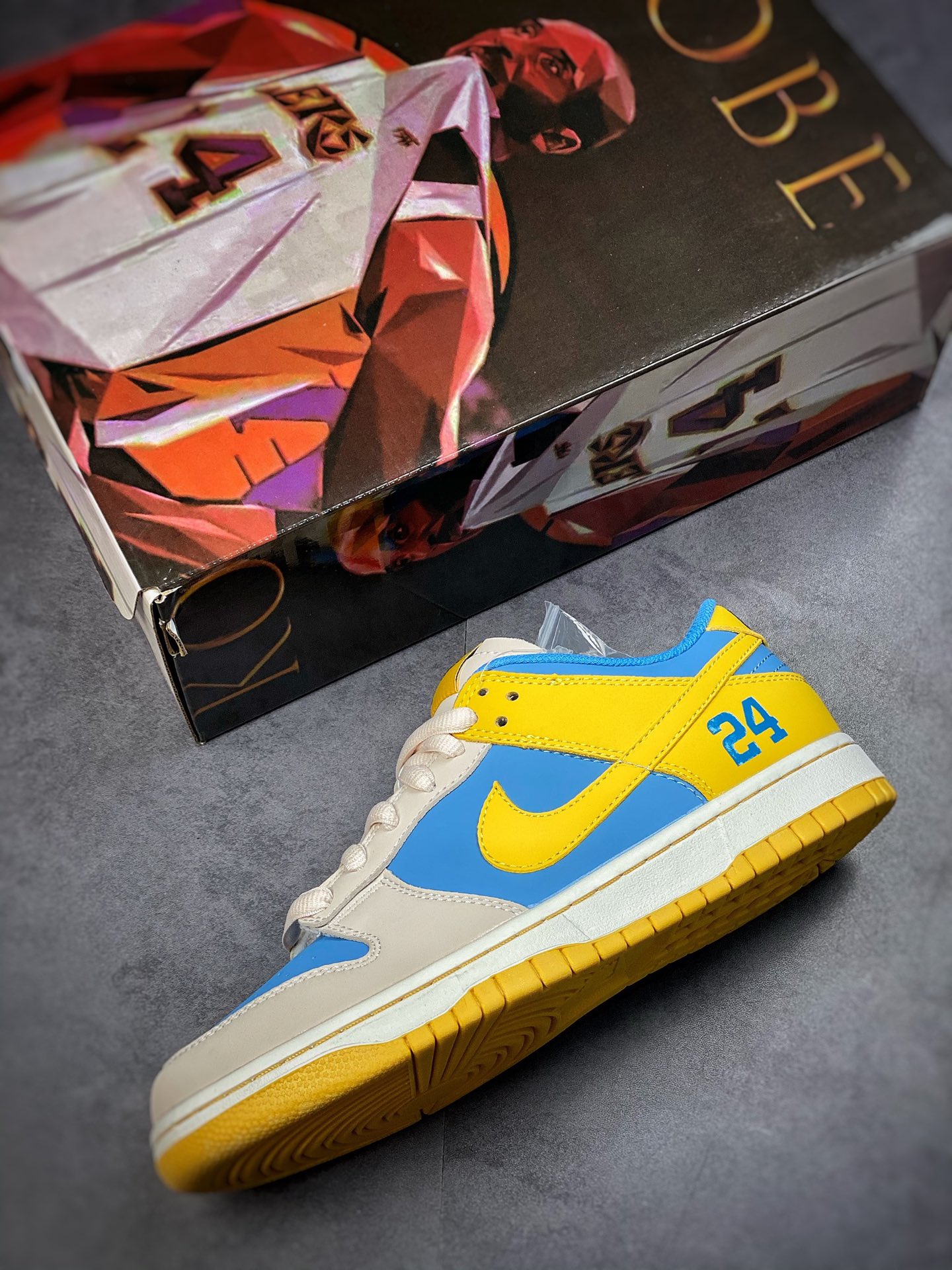 200 Nike SB Dunk Low “Kobe” 科比联名纪念款 原装头层材料LF2428-002