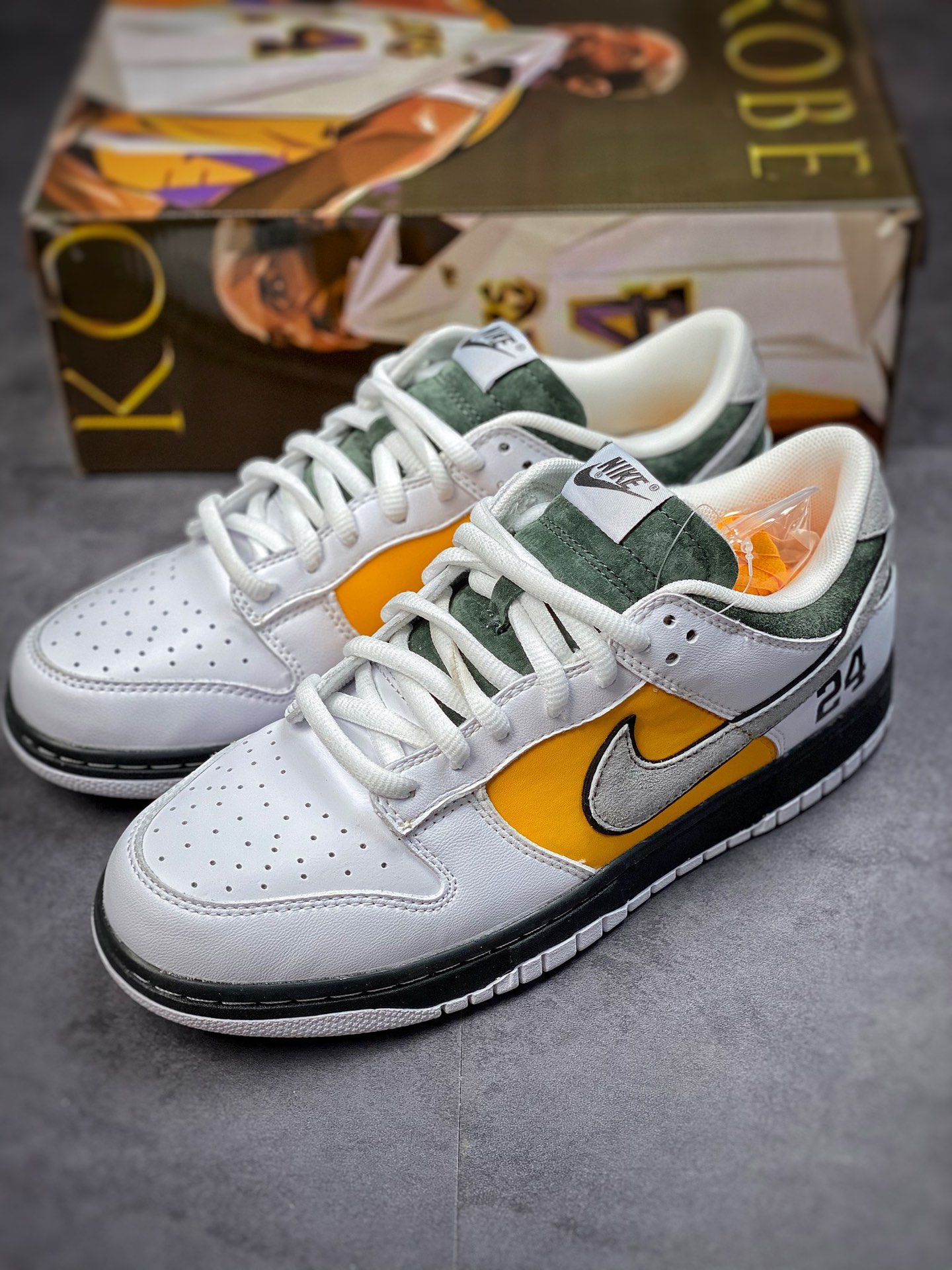 200 Nike SB Dunk Low “Kobe” 科比联名纪念款 LF2428-001
