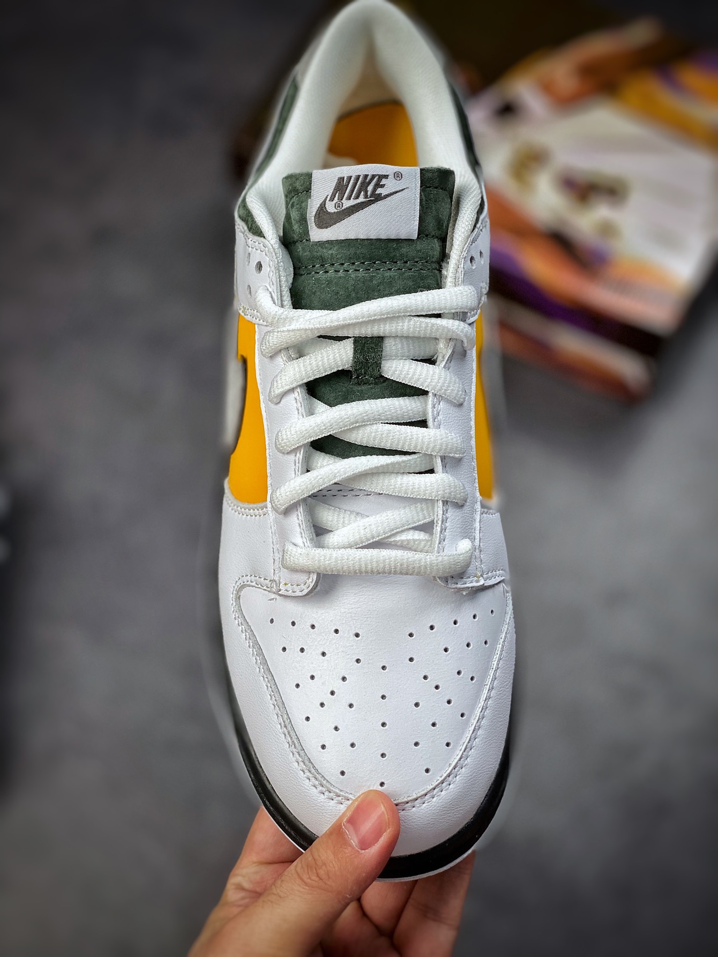 200 Nike SB Dunk Low “Kobe” 科比联名纪念款 LF2428-001