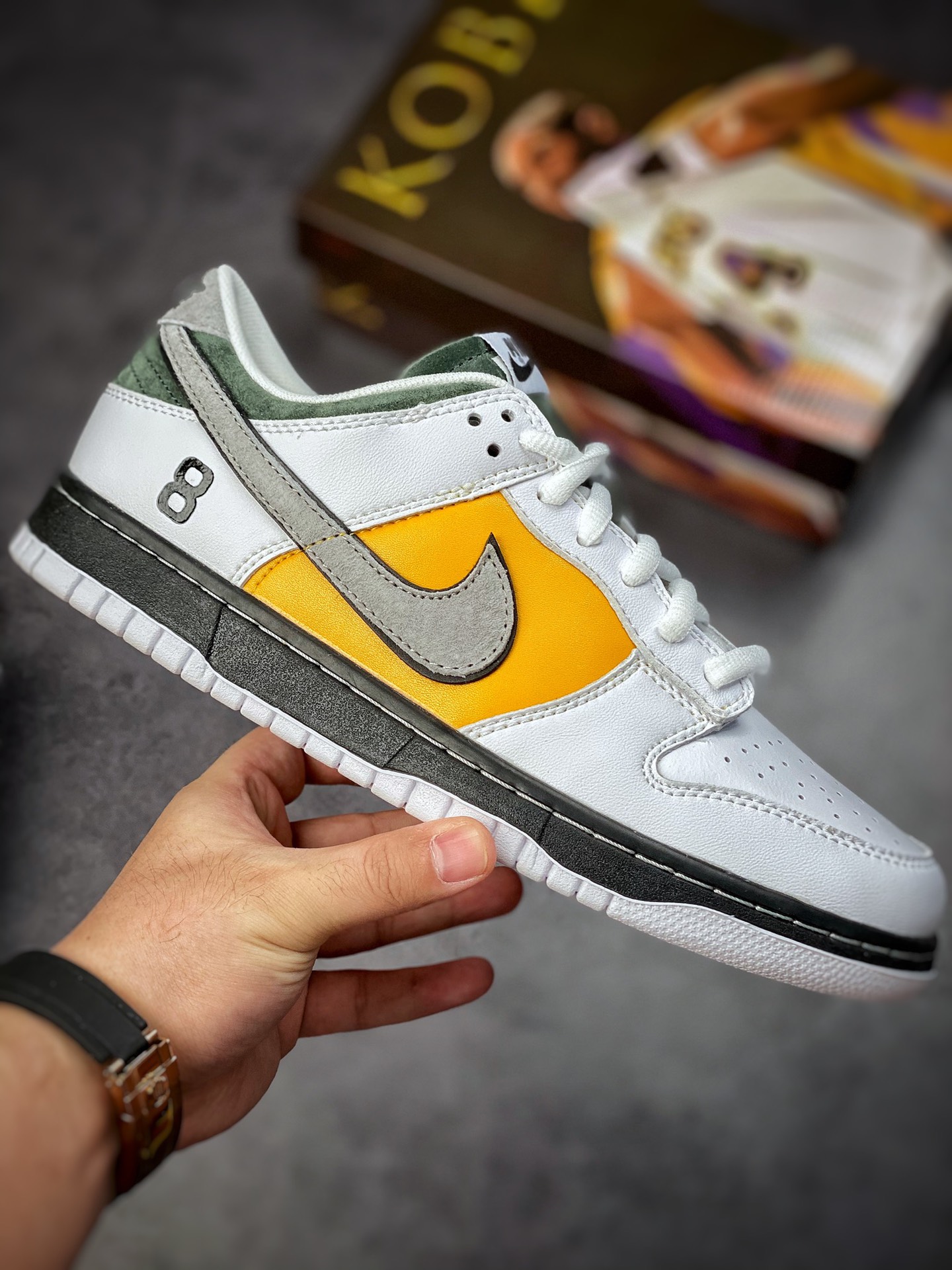 200 Nike SB Dunk Low “Kobe” 科比联名纪念款 LF2428-001