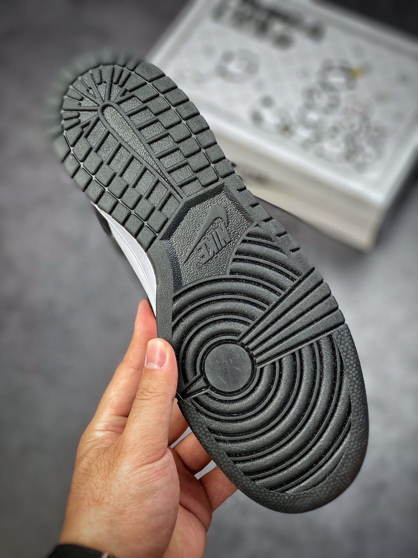 200 Nike Dunk Low Retro Panda 定制熊猫 改良版的Dunk SB加厚了鞋舌的填充DD1503-101