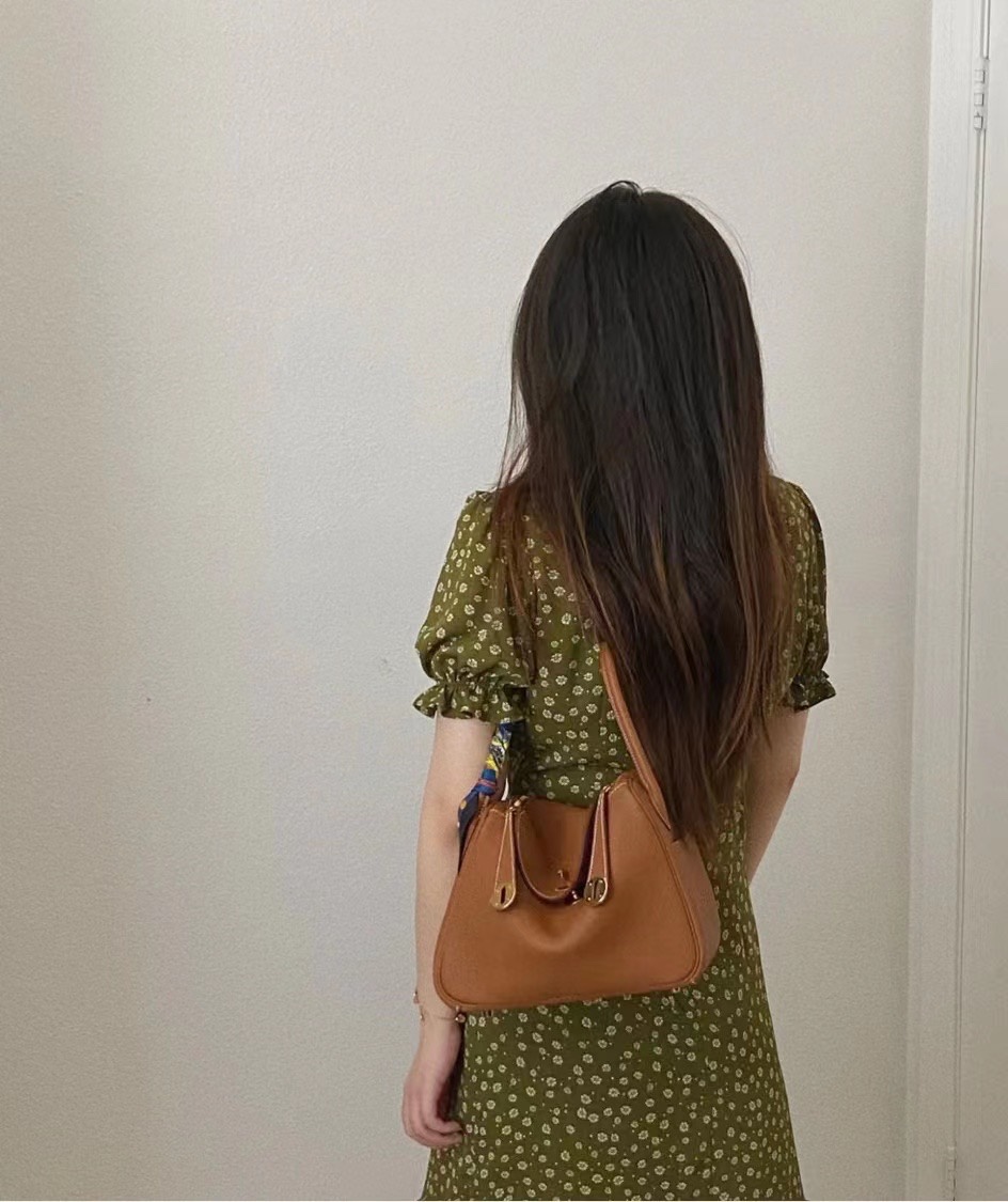 Lindy 26cm 金扣 - 高品質Togo小牛素材のハンドバッグ