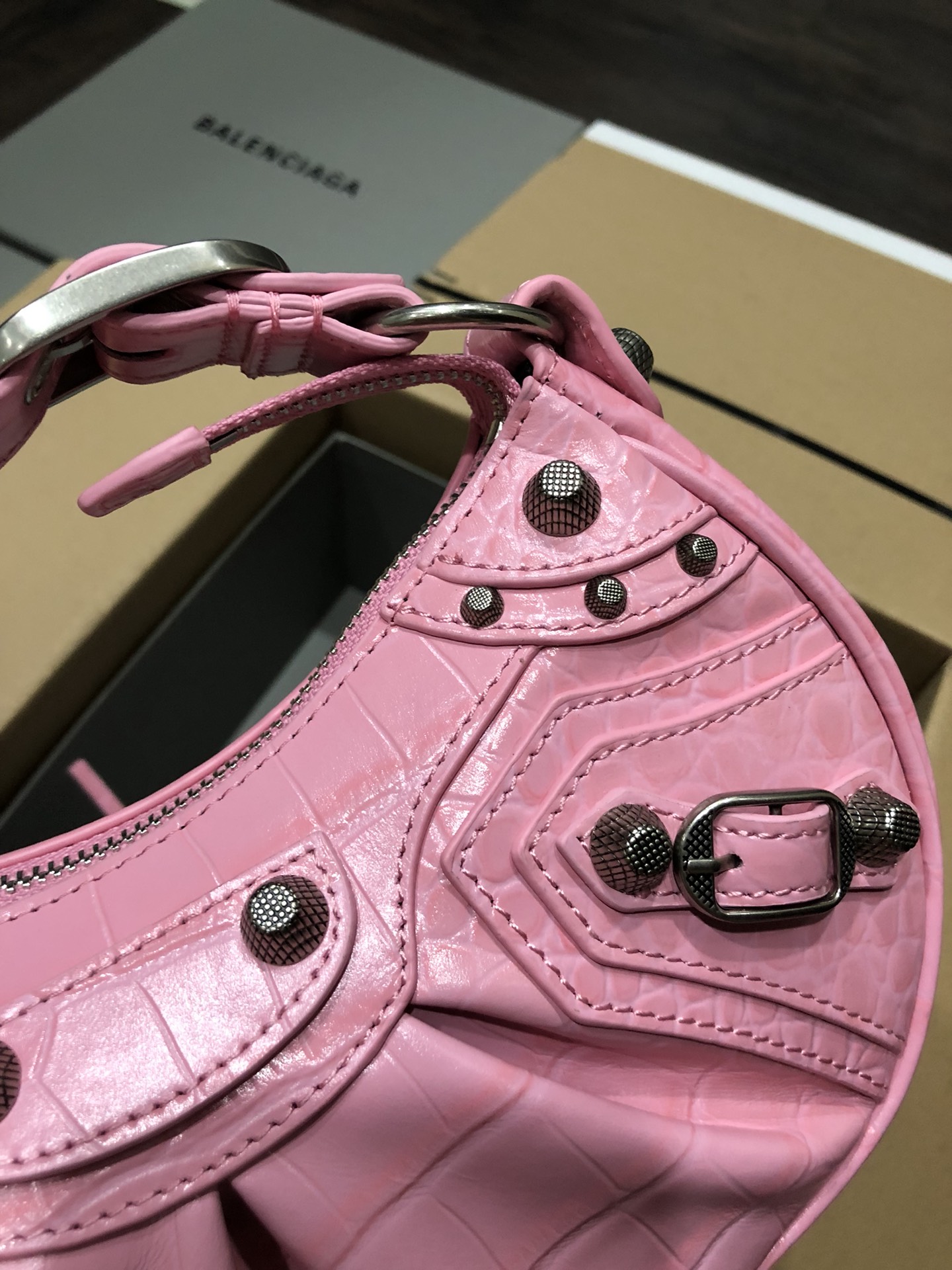 Balenciaga Style Red Leather Card Holder Lookbook Reference image 2