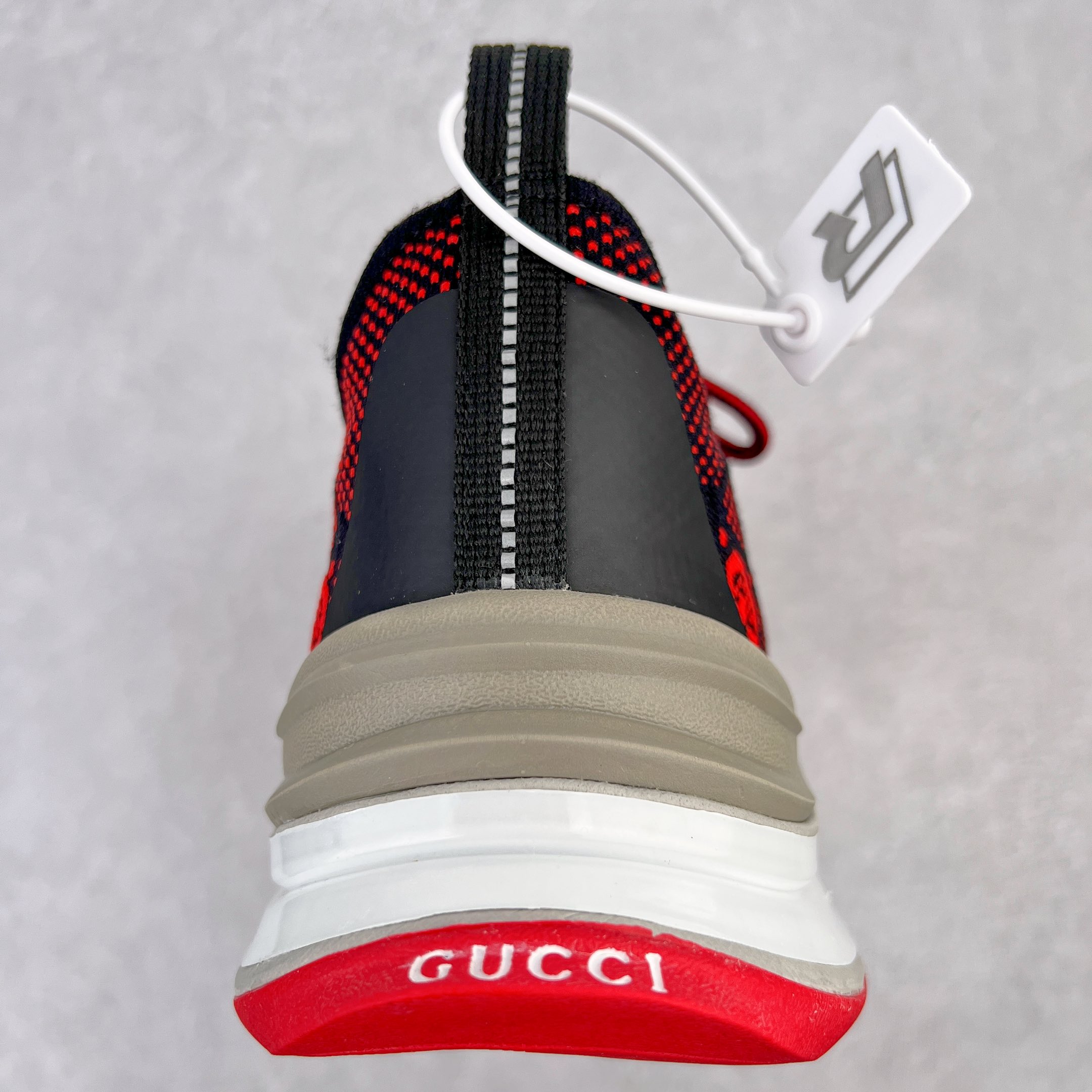 图片[8]-零售💰250 ＃福利特价‼Gucci Run Mesh Sneakers 慢跑系列低帮针织透气轻量百搭休闲马跑鞋#原楦原纸版数据开发版型#2021抹茶色配件及包装物#采用进口针织机台GG平纹针织织物鞋面组合高频热熔工艺#超软皮内里脚垫#灌塑PU乳胶脚垫#全新高成本开发5层组合缓震大底 这一单品的设计从运动世界中汲取灵感 透过Gucci视角焕新演绎 匠心融入醒目的品牌标识细节 这款流线型运动鞋采用GG平纹针织织物 并点缀互扣式双G 双色鞋底以趣味盎然的对比色为这款单品增添魅力 黑色和红色GG平纹针织织物 橡胶互扣式双G细节 后部外底饰有Gucci标识 橡胶鞋底 系带固定 背面装饰提拉带细节 尺码：36-46 编码：Wby2936050-运动鞋