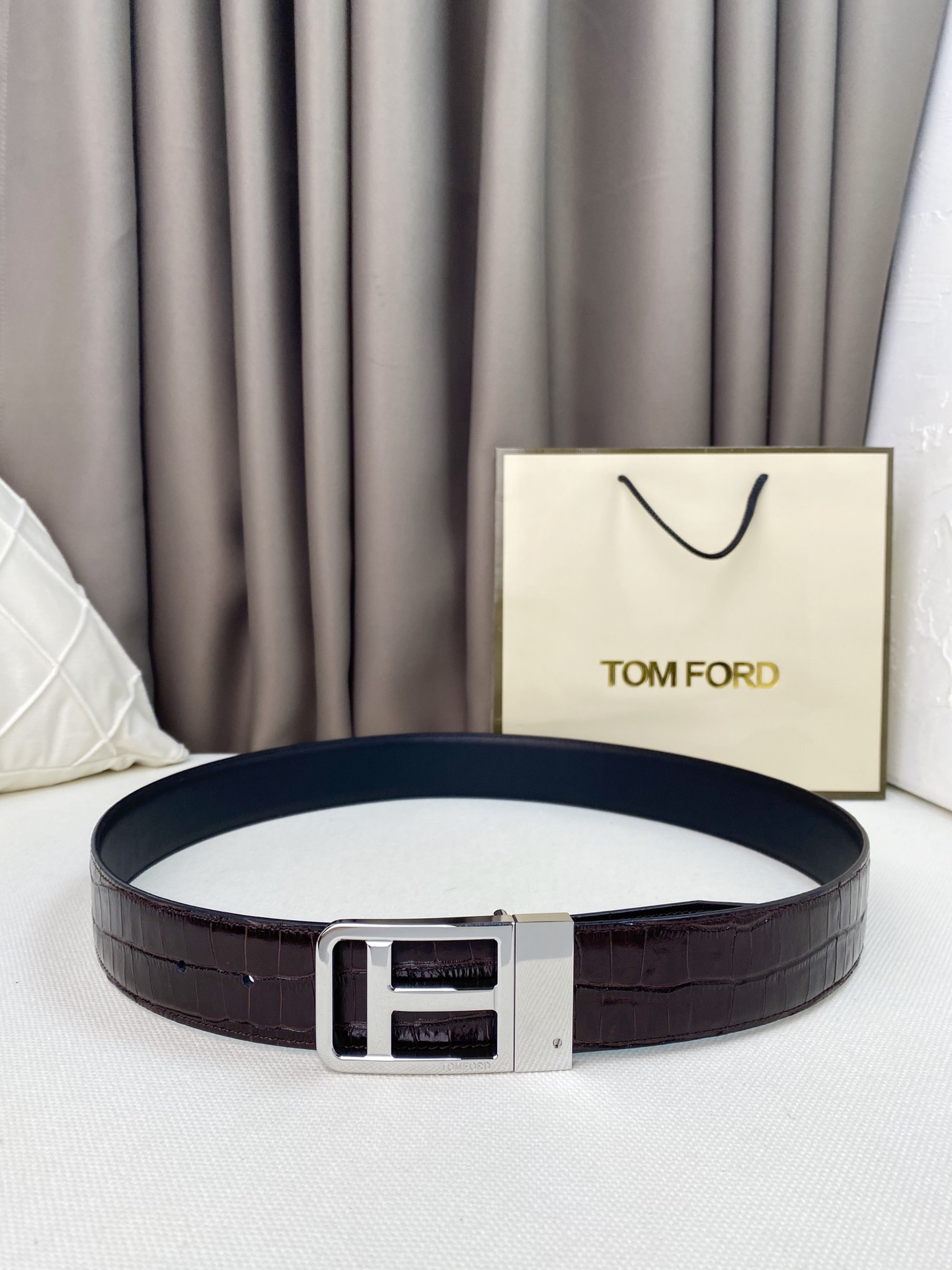 I5 TOM FORD 汤姆福特客户供正品人民币6880制作,定制高端意大利皮料,正品包装,美国品牌,简约商务男士腰带,3.8cm
