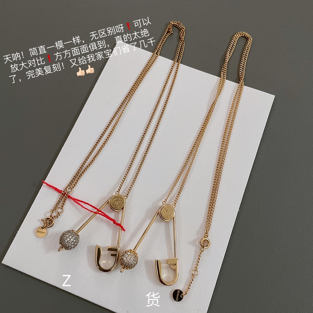 【】 认准我们家出品❗️随意Pk对比❗️ 饰品类的工艺现在对于我们来说，完完全全能做到99.99%，剩下