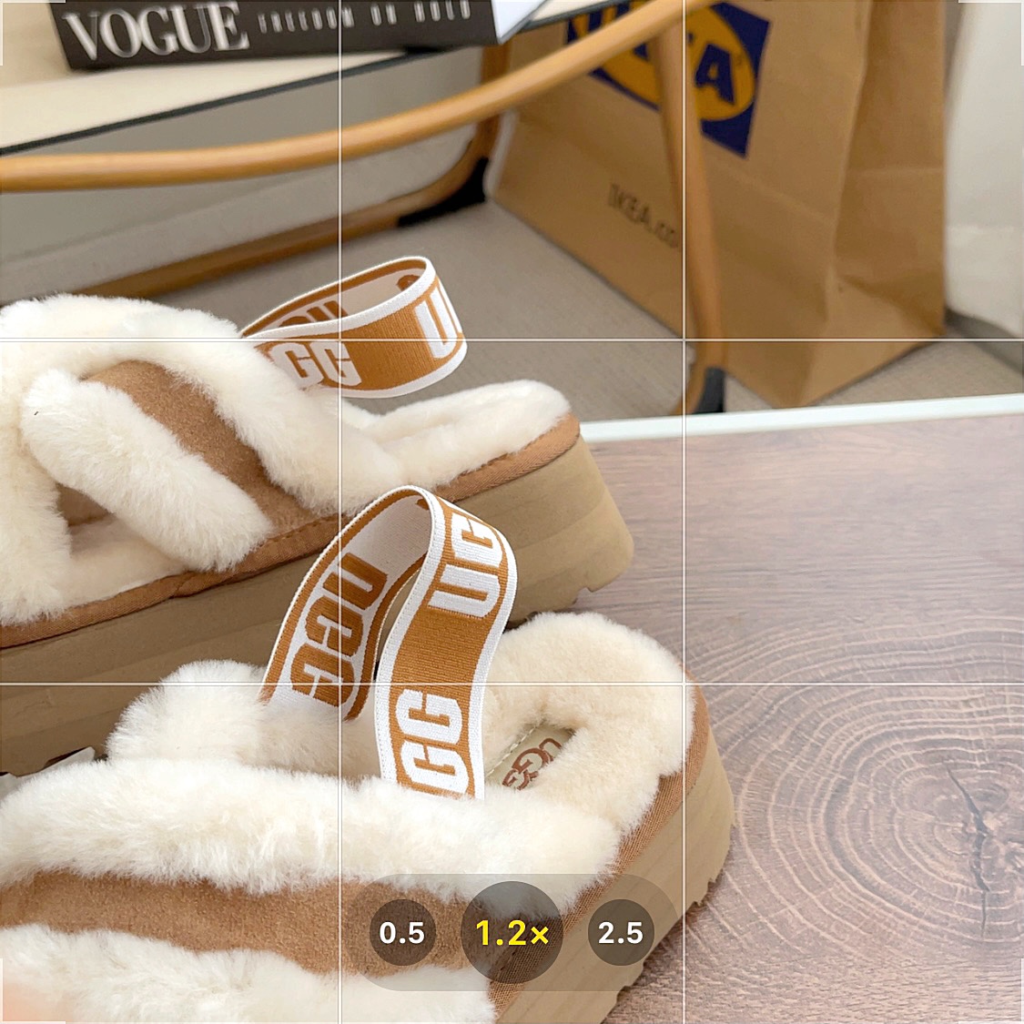 ✅ugg迪斯科 
💫白鹿同款.
💫后跟logo强力束带～穿脱方便
💫Eva松糕鞋底、8色
size：35