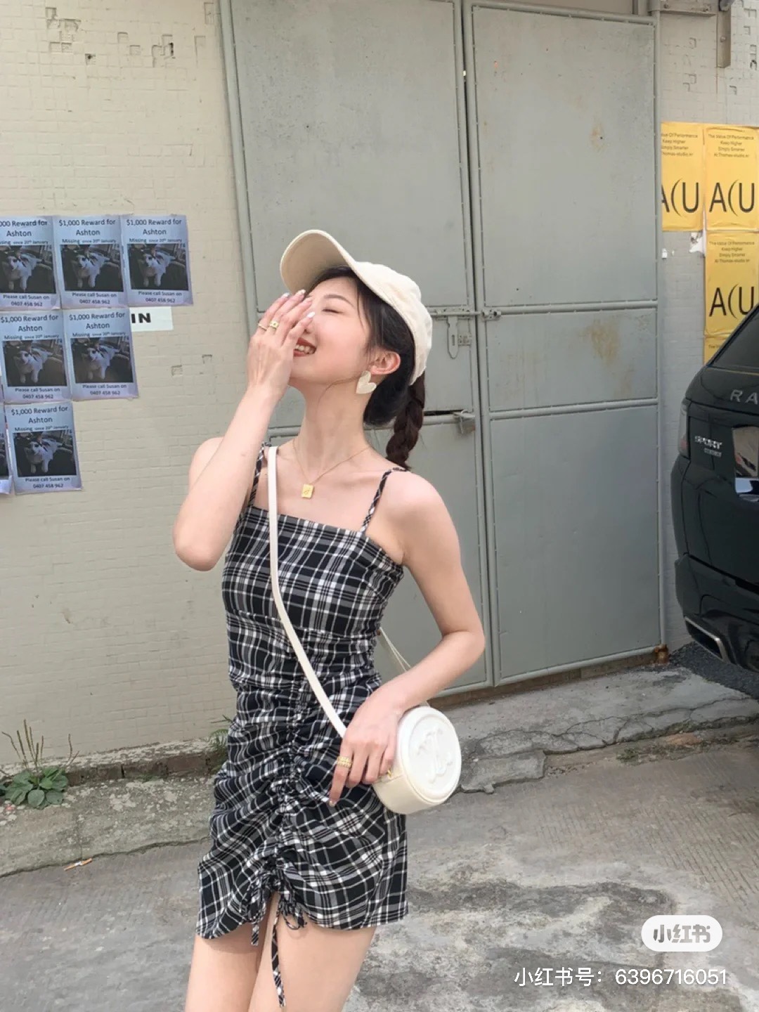 NO:209541,Jimei and others are pretty good in summer. I miss my mooncake bag, and finally here, Mooncake bag [CE·Milk White] Milk white is really a long time to watch~ The pure and lustful atmosphere is full of celestial atmosphere, Celine, celine, celine19860909集美们 这样夏天穿搭可还行, 心心念念我的月饼包,终于来了, 月饼包【CE·奶白色】 奶白色真的是百看不厌~纯欲风的氛围感拉满,赛琳celine,celine,celine,Bag