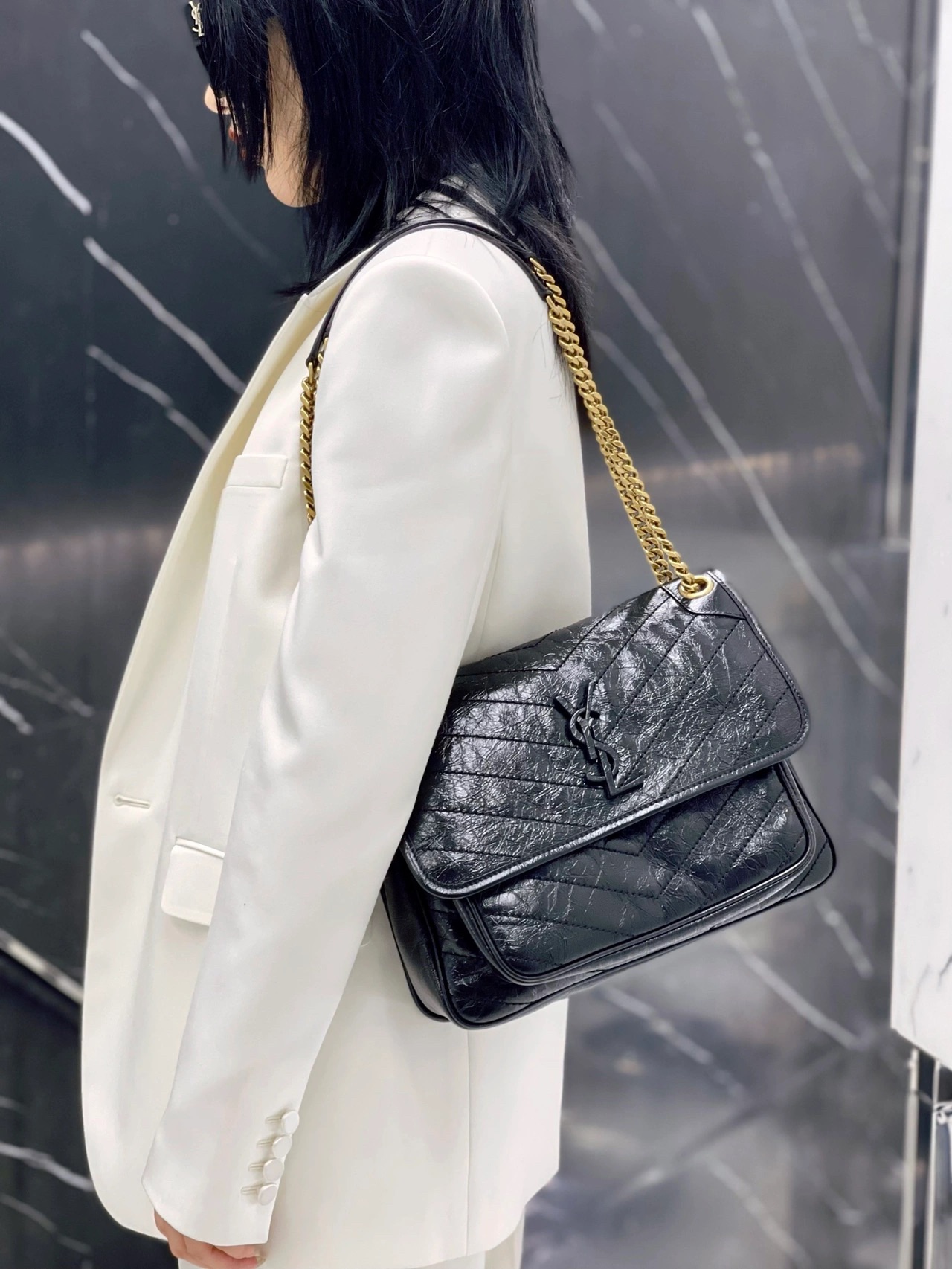 YSL 𝐍𝐢𝐤𝐢 28𝐜𝐦 邮差包 633158黑色/金链