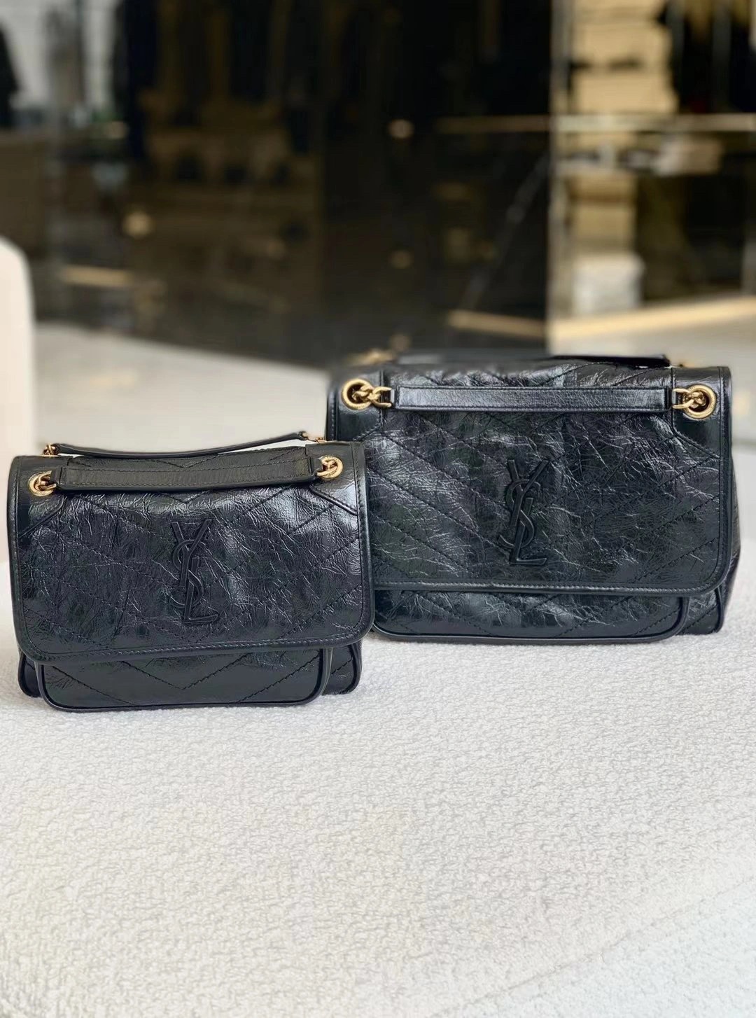 YSL 𝐍𝐢𝐤𝐢 28𝐜𝐦 邮差包 633158黑色/金链