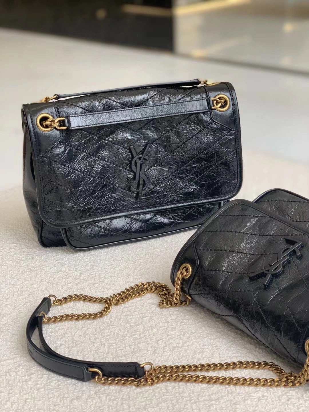 YSL 𝐍𝐢𝐤𝐢 28𝐜𝐦 邮差包 633158黑色/金链