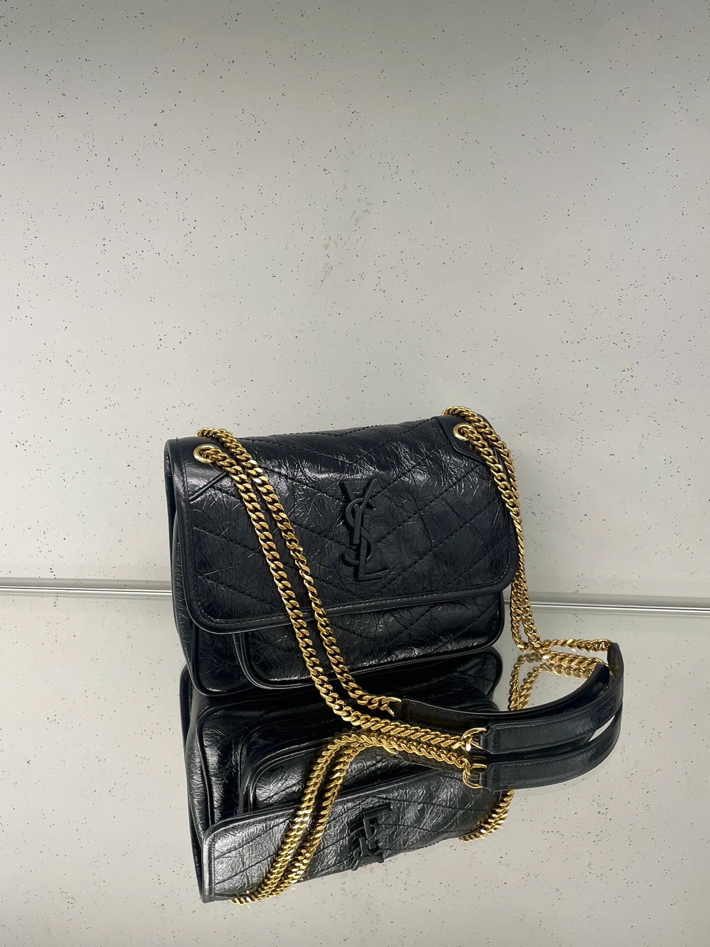 YSL 𝐍𝐢𝐤𝐢 28𝐜𝐦 邮差包 633158黑色/金链