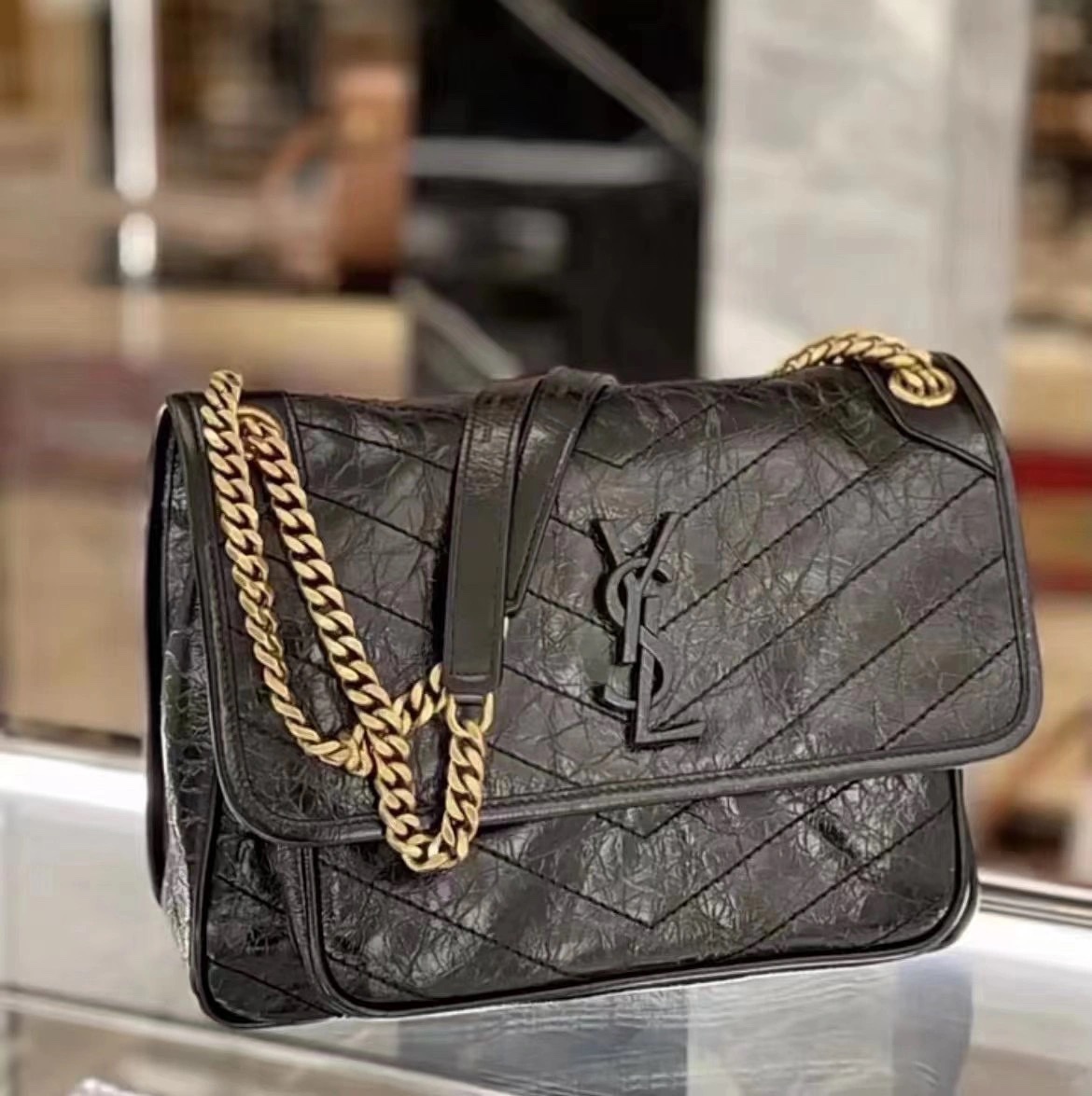 YSL 𝐍𝐢𝐤𝐢 28𝐜𝐦 邮差包 633158黑色/金链