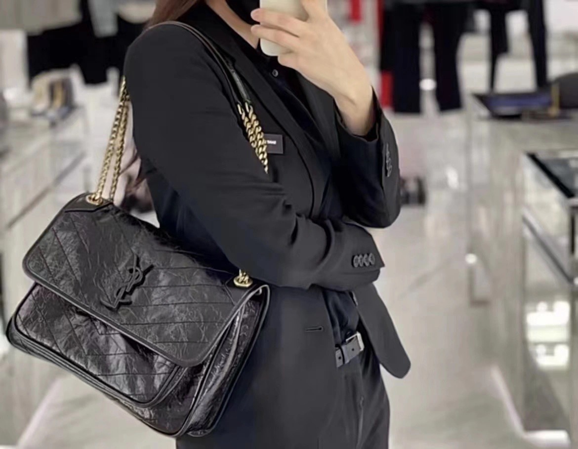 YSL 𝐍𝐢𝐤𝐢 28𝐜𝐦 邮差包 633158黑色/金链