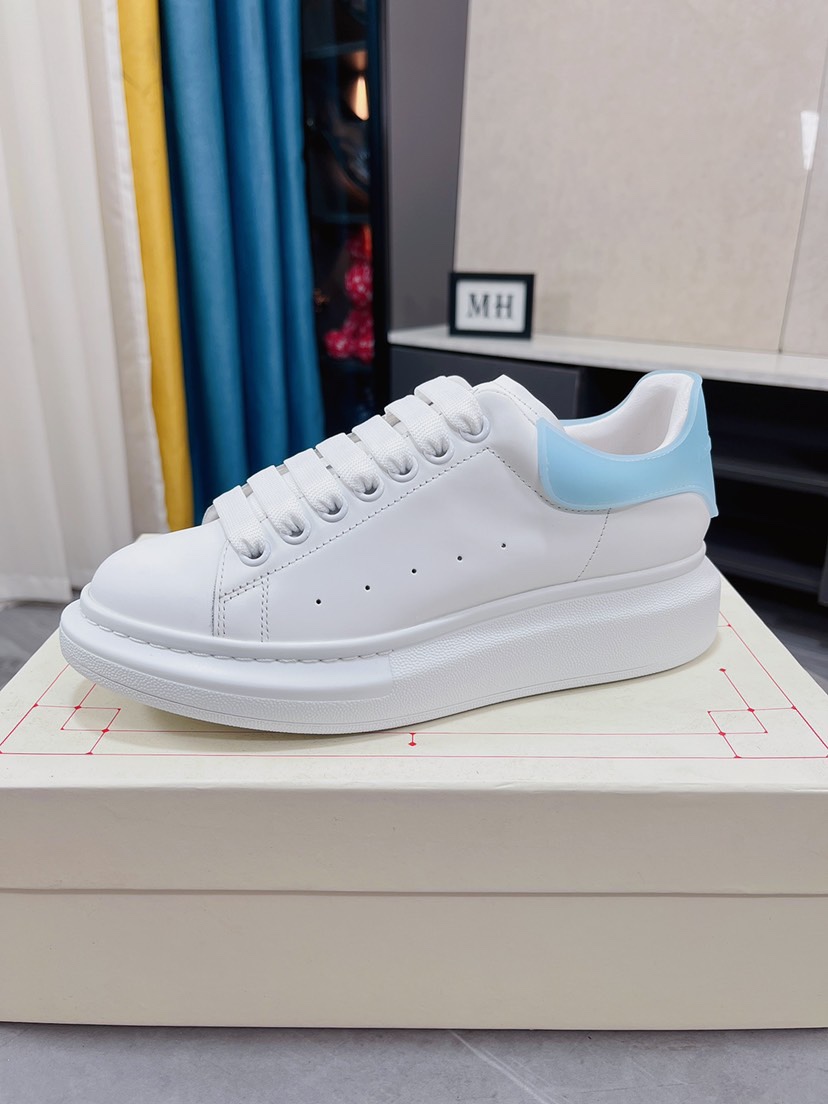 J5 高端 情侣款©Disney x Alexander McQueen sole sneakers亚历山大· 麦昆 Alexander McQueen 低帮时装厚底休闲运动小白鞋采用全新进口后跟彩色压纹➕纯手工猛帮工艺，原装蜡感硬质头层丝绸牛皮➕内外超软皮贴脚透气➕超软水染牛皮内里➕双层一次TPR精密模具大底，