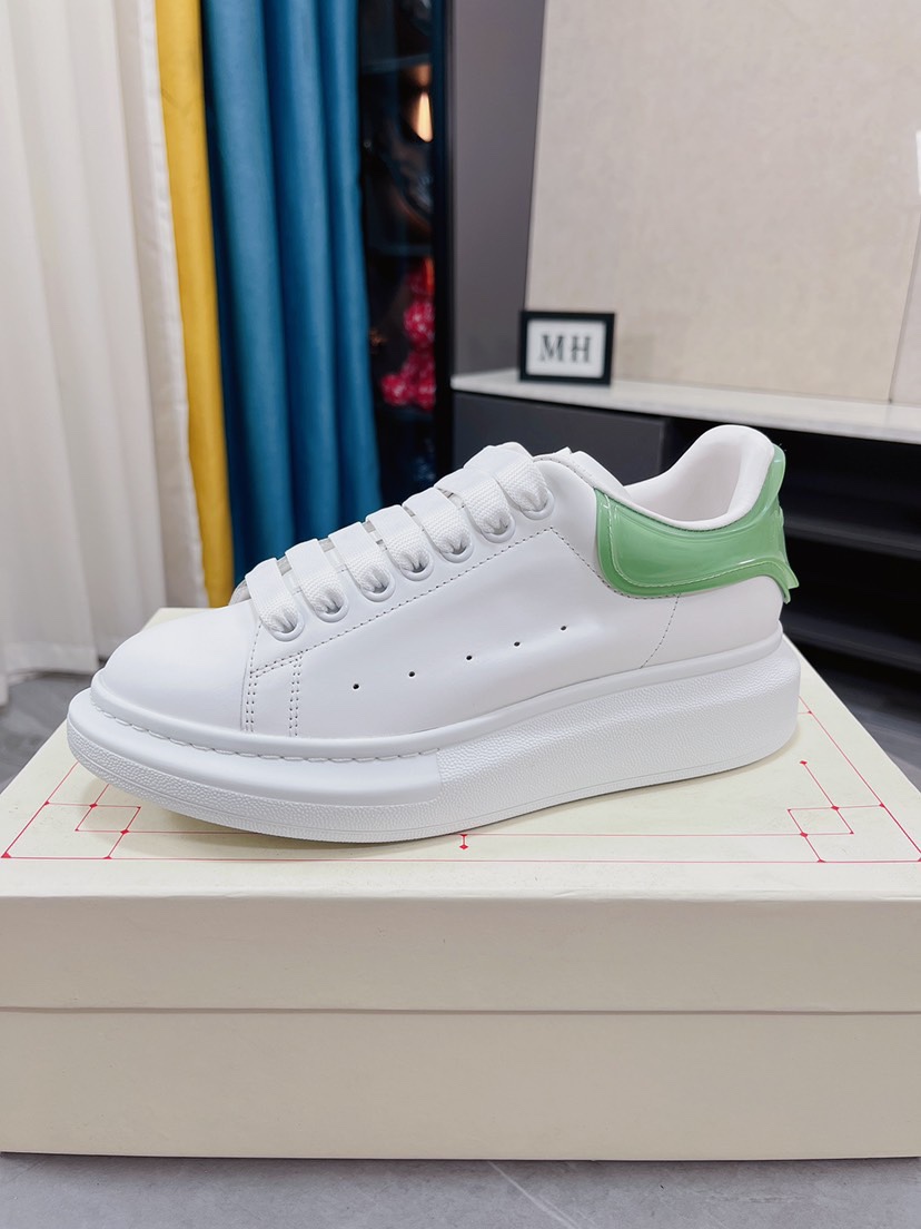 J5 高端 情侣款©Disney x Alexander McQueen sole sneakers亚历山大· 麦昆 Alexander McQueen 低帮时装厚底休闲运动小白鞋采用全新进口后跟彩色压纹➕纯手工猛帮工艺，原装蜡感硬质头层丝绸牛皮➕内外超软皮贴脚透气➕超软水染牛皮内里➕双层一次TPR精密模具大底，