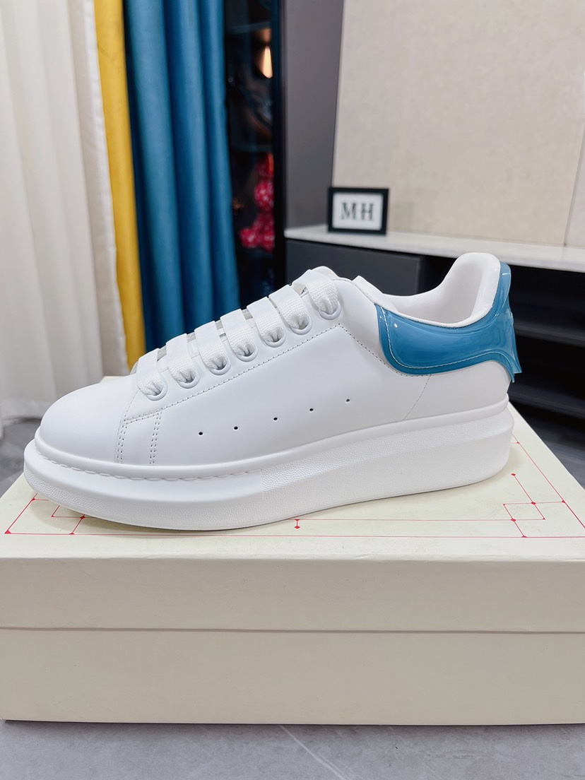 J5 高端 情侣款©Disney x Alexander McQueen sole sneakers亚历山大· 麦昆 Alexander McQueen 低帮时装厚底休闲运动小白鞋采用全新进口后跟彩色压纹➕纯手工猛帮工艺，原装蜡感硬质头层丝绸牛皮➕内外超软皮贴脚透气➕超软水染牛皮内里➕双层一次TPR精密模具大底，
