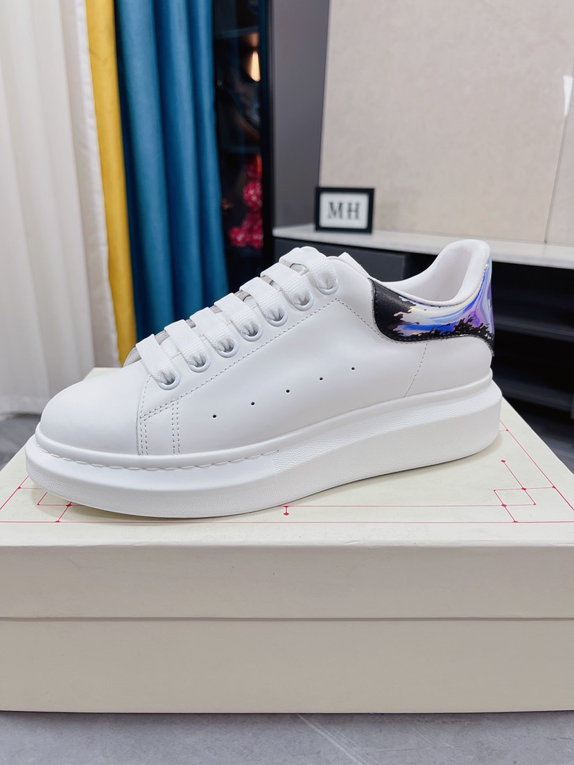 J5 高端 情侣款©Disney x Alexander McQueen sole sneakers亚历山大· 麦昆 Alexander McQueen 低帮时装厚底休闲运动小白鞋采用全新进口后跟彩色压纹➕纯手工猛帮工艺，原装蜡感硬质头层丝绸牛皮➕内外超软皮贴脚透气➕超软水染牛皮内里➕双层一次TPR精密模具大底，