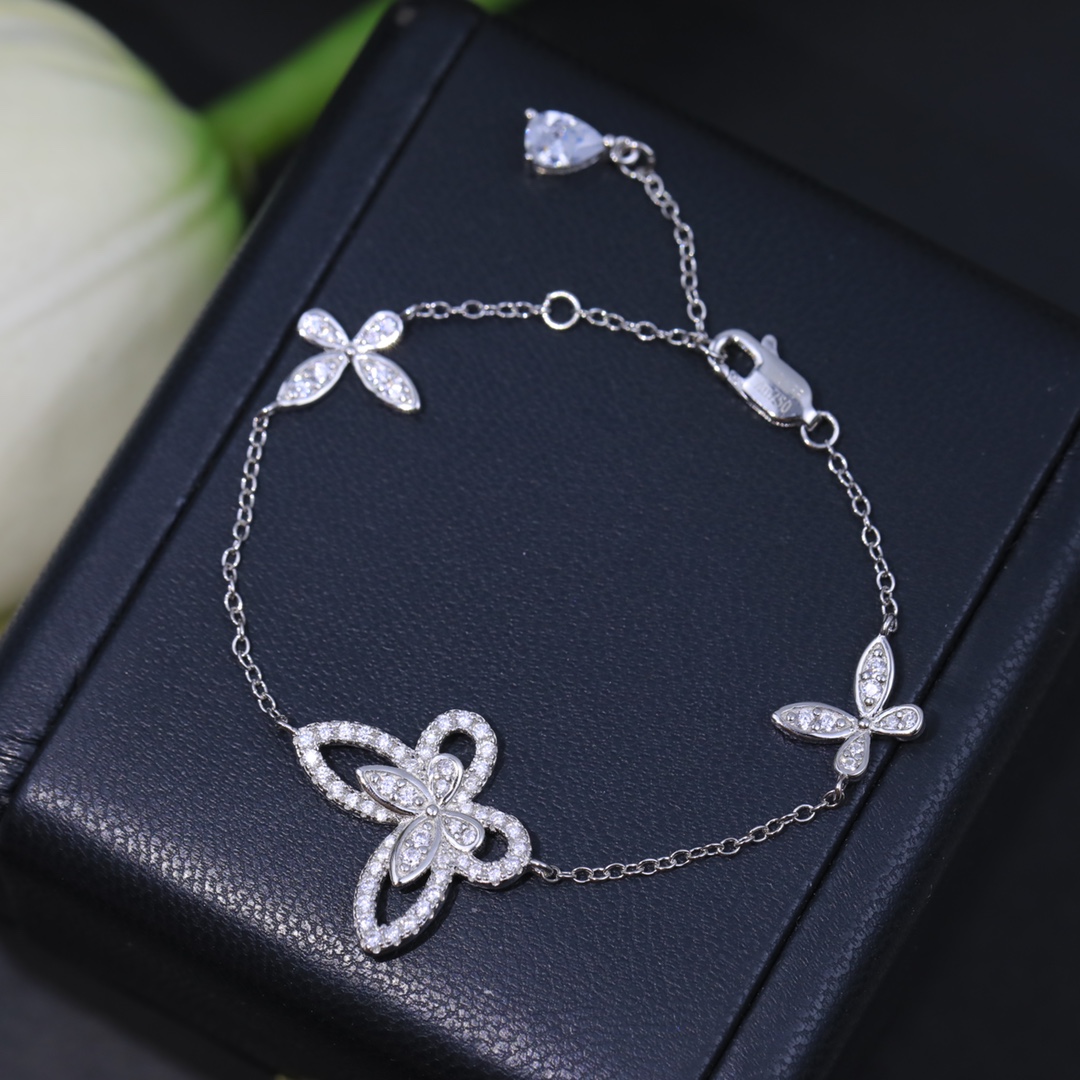 NO:103770,Seiko version top brand Graf Bracelet, high-end jewelry custom imitation diamond series, showing luxury High-end customization Luxury s925 silver-plated platinum-plated imitation diamond butterfly The bracelet dancing elf The butterfly texture is super gorgeous and beautiful, Graf, bracelet19860909精工版本顶级品牌 格拉芙 手链,高级珠宝定制仿真钻系列 尽显奢华 高端定制 奢侈 s925银镀铂金仿真钻蝴蝶 手链翩翩起舞的小精灵 蝴蝶质感超赞 上身超华丽优美,格拉芙,bracelet,Jewelry