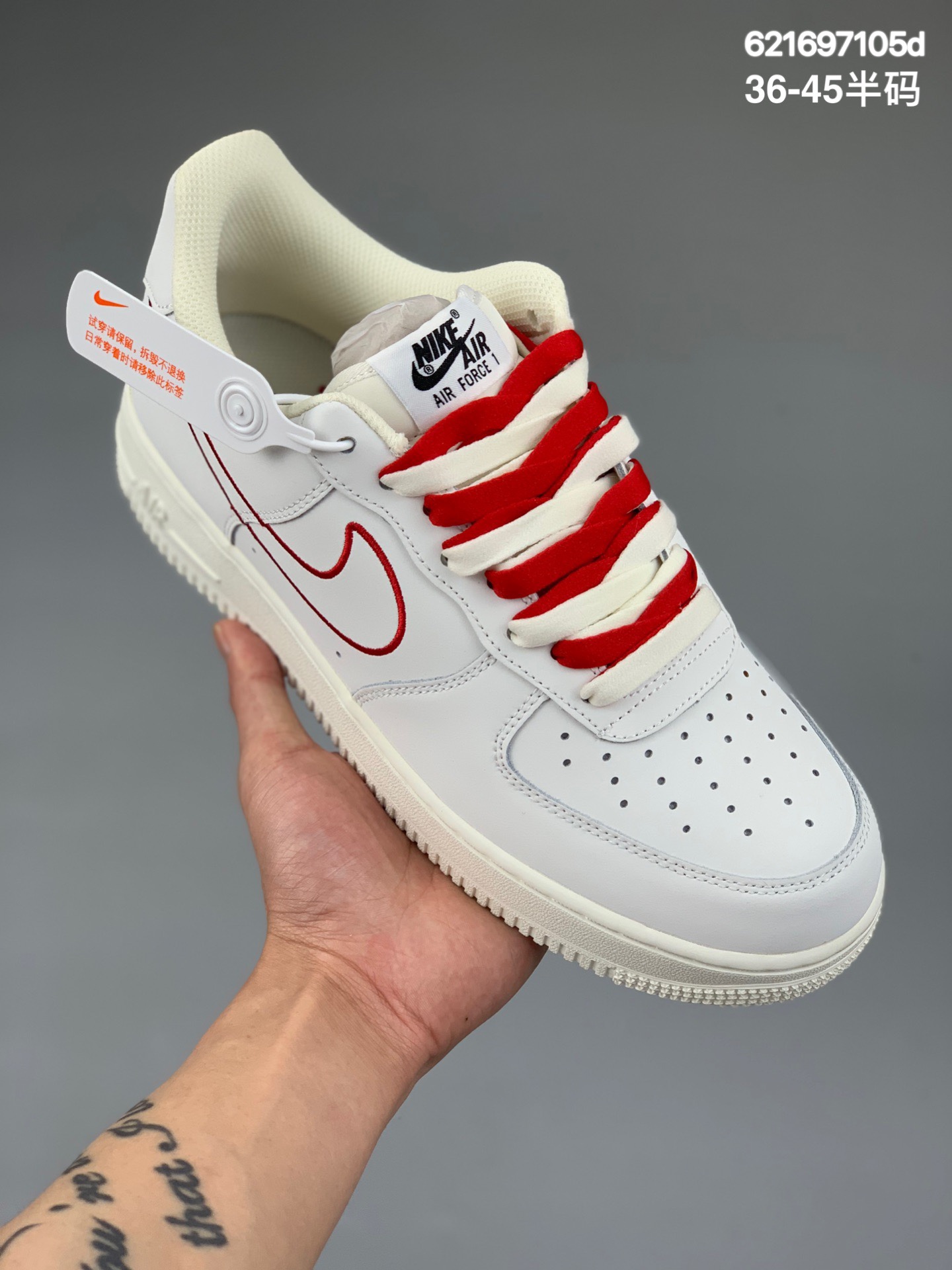 本地
Air Force 1 Nike Low 白红电绣勾原楦头原纸板 打造纯正空军版型专注外贸渠道 全掌内置蜂窝气垫 原盒配件 原厂中底钢印、拉帮完美   货号：CL6326 108码数：36 37.5 38 39 40 41 42 43 44 45
编码：621697105d