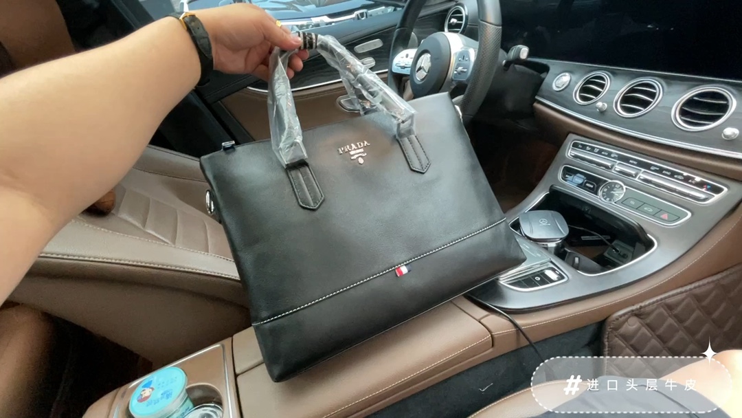 专柜爆款2021春夏专柜公文包进口意大利原版头层牛皮 ykk拉链＋顶级电度五金 独立I暗兜 内里干净整洁 休闲百搭，商务休闲男神必备高端客户入 实物拍摄 品质决定品味尺寸：40308cm “},”user_icon”:”https://xcimg.szwego.com/1550677588_4123418971_0_160