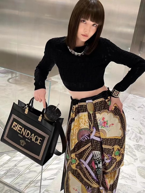 Fendace Sunshine Medium Tote Bag Black Leather Gold Logo, 35*31*17cm 1 Fendace Sunshine Medium Tote Bag Black Leather Gold Logo, 35*31*17cm