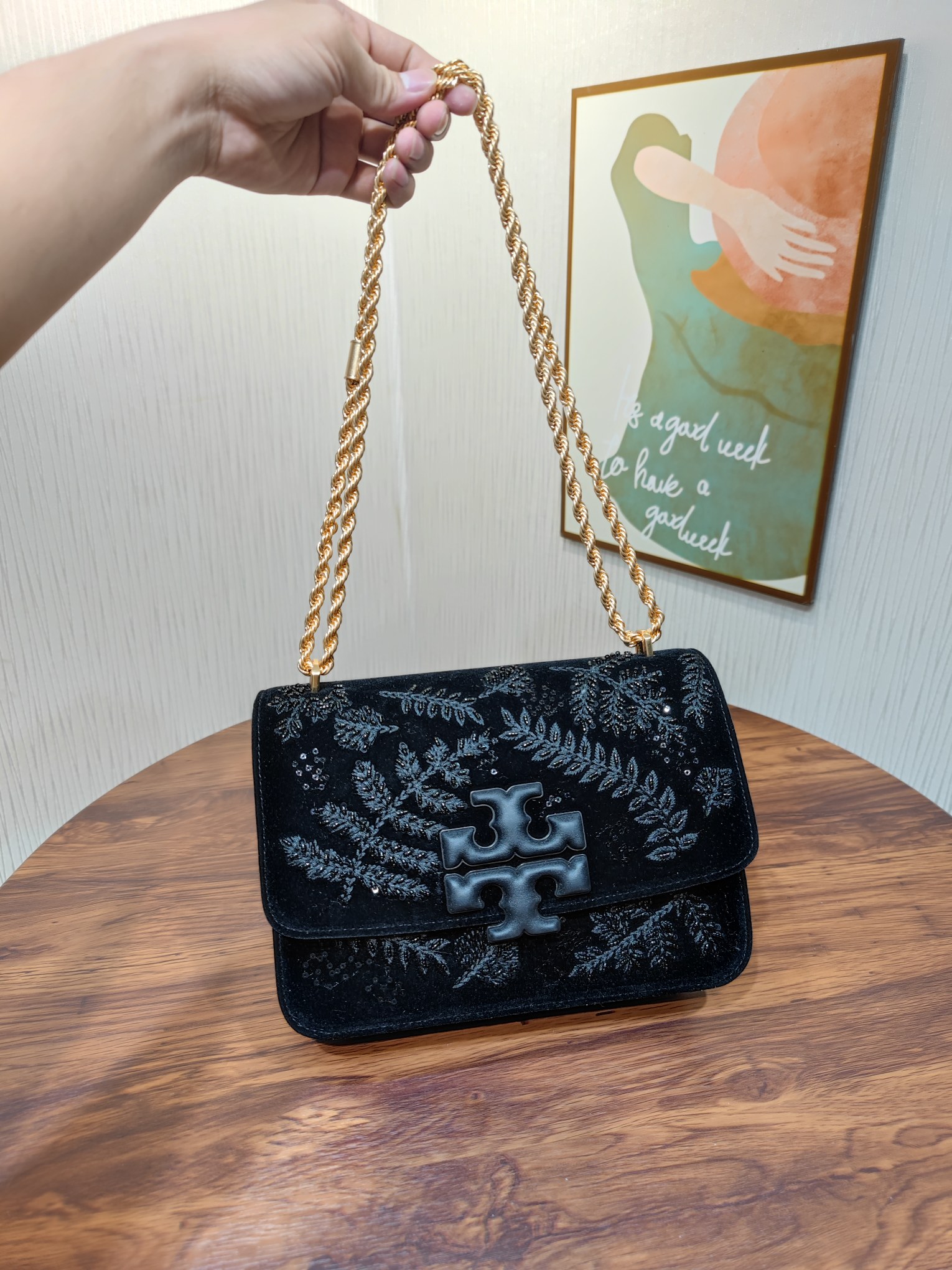 _duN9s2xFGRcCatOPQ26RM7ZKhtnT0v25KbU6W9Q